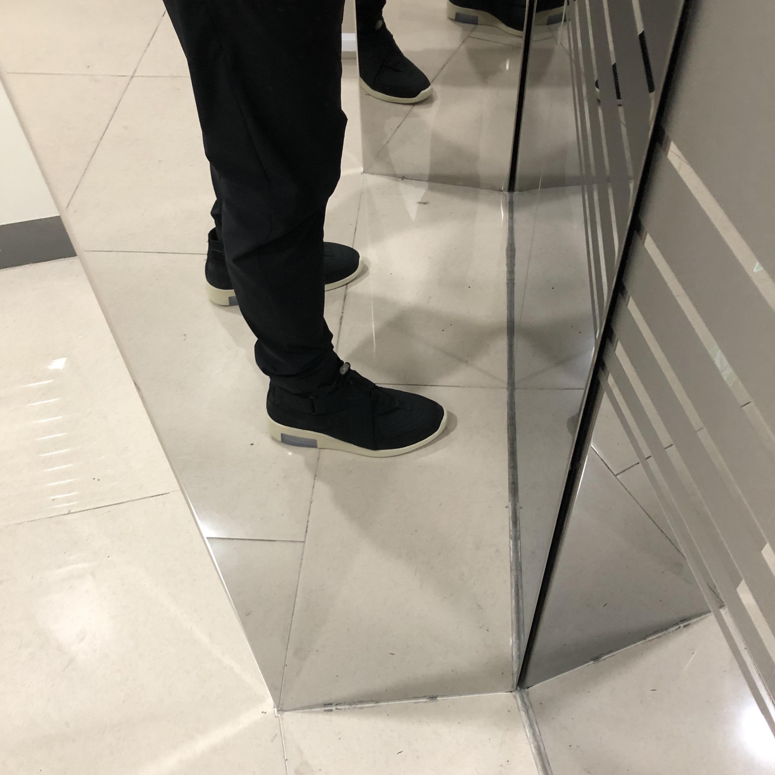 Nike x Fear of God Air Fear of God Raid Black 착용 스타일 - 2