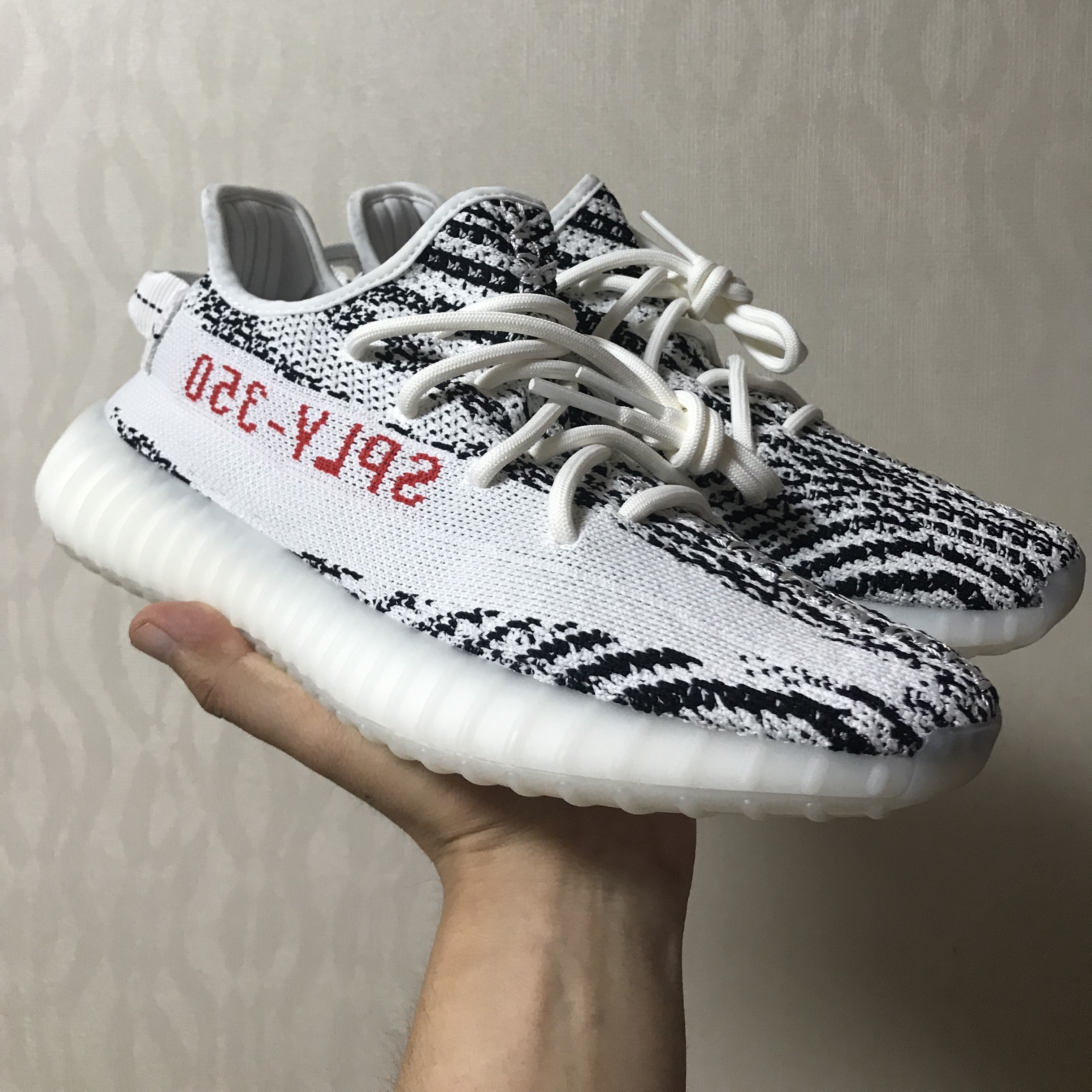 Adidas Yeezy Boost 350 V2 Zebra 2017/2019/2020 착용 스타일