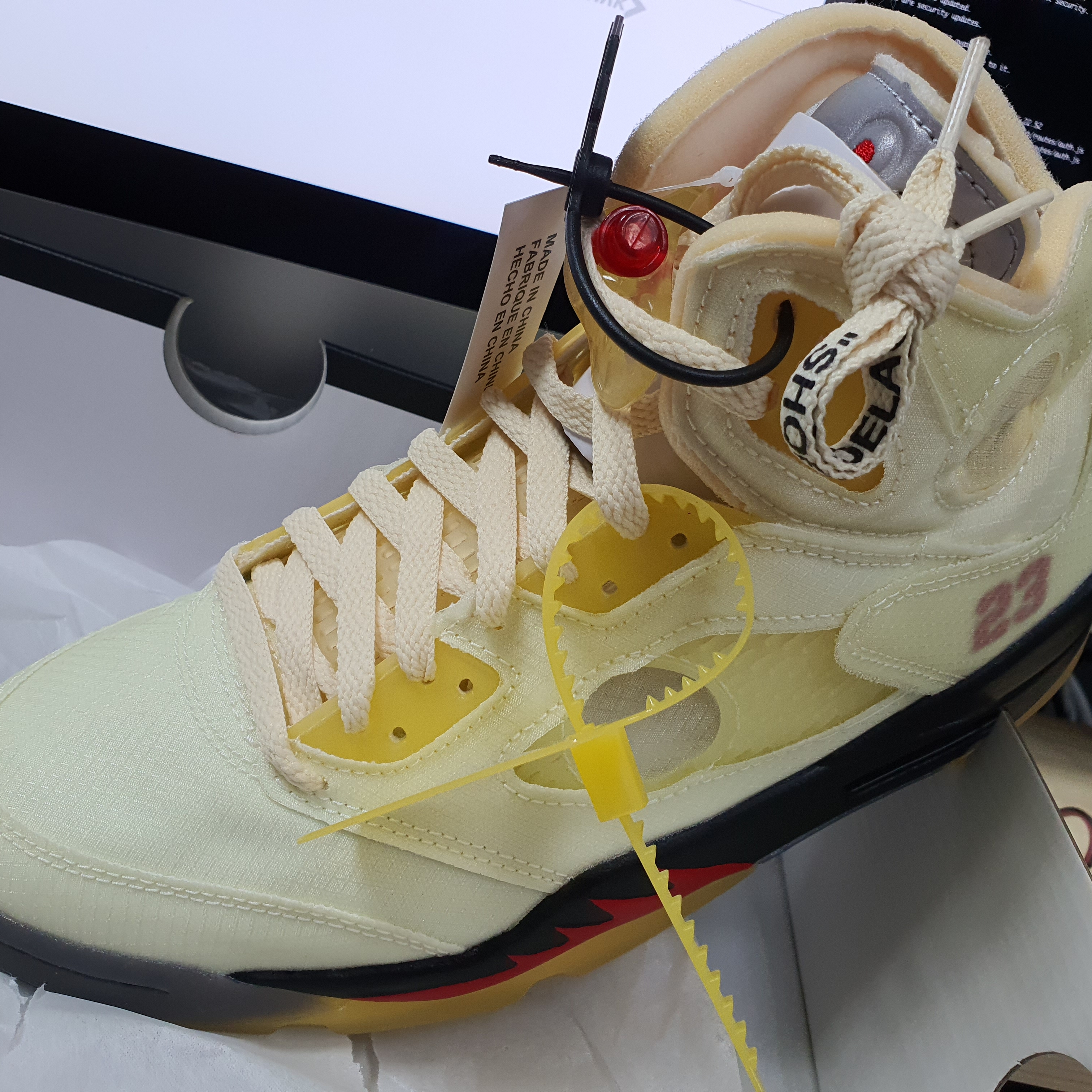 Jordan 5 x Off-White Retro SP Sail Fire Red 착용 스타일 - 2