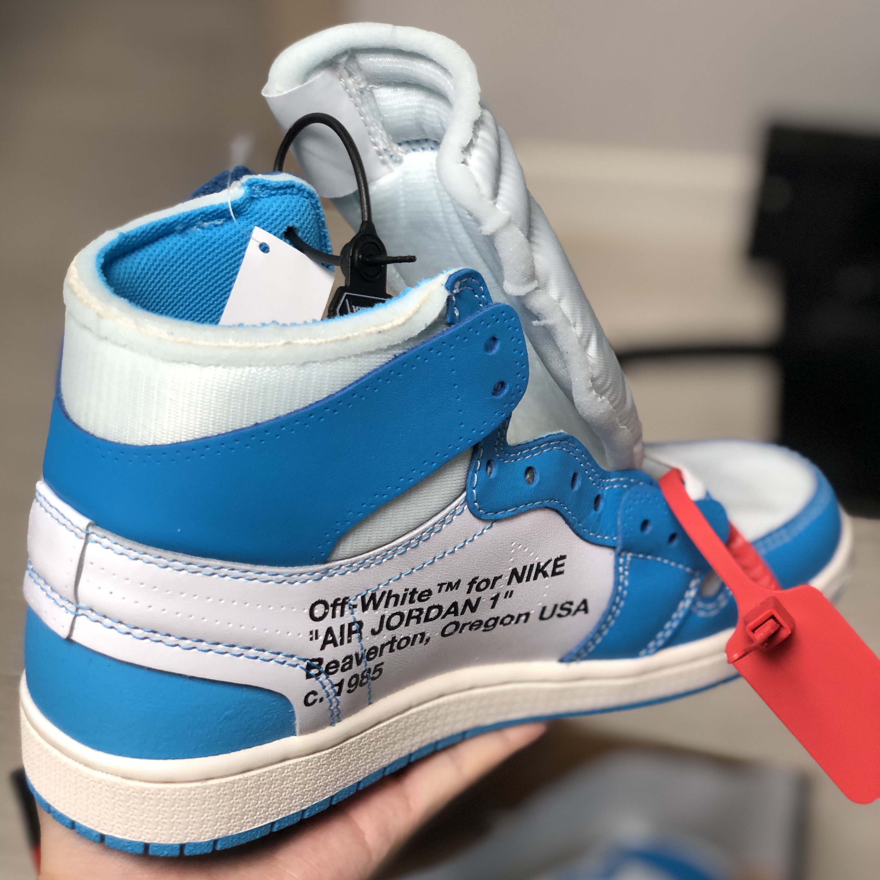 Jordan 1 x Off-White Retro High University Blue 착용 스타일 - 2