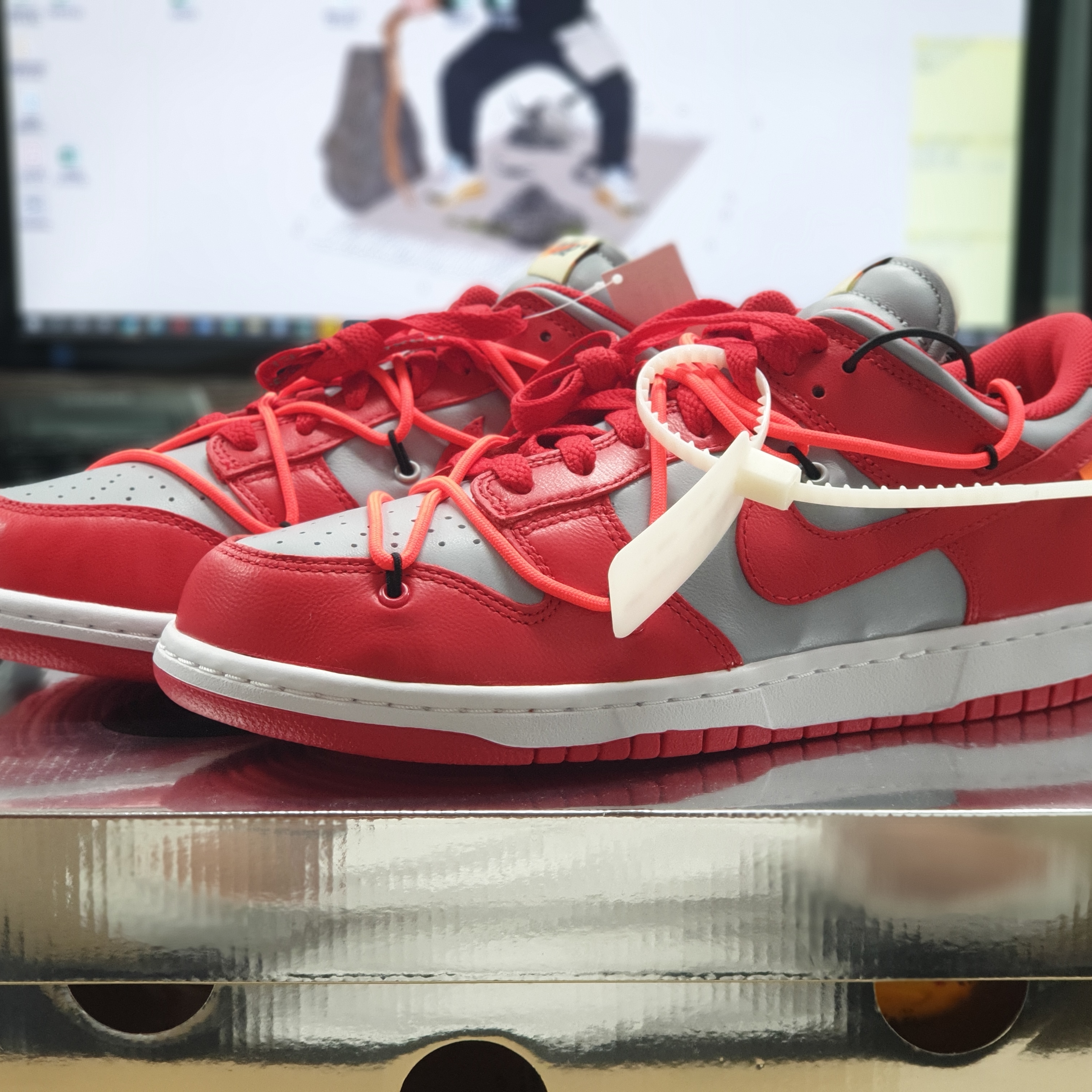 Nike x Off-White Dunk Low University Red 착용 스타일