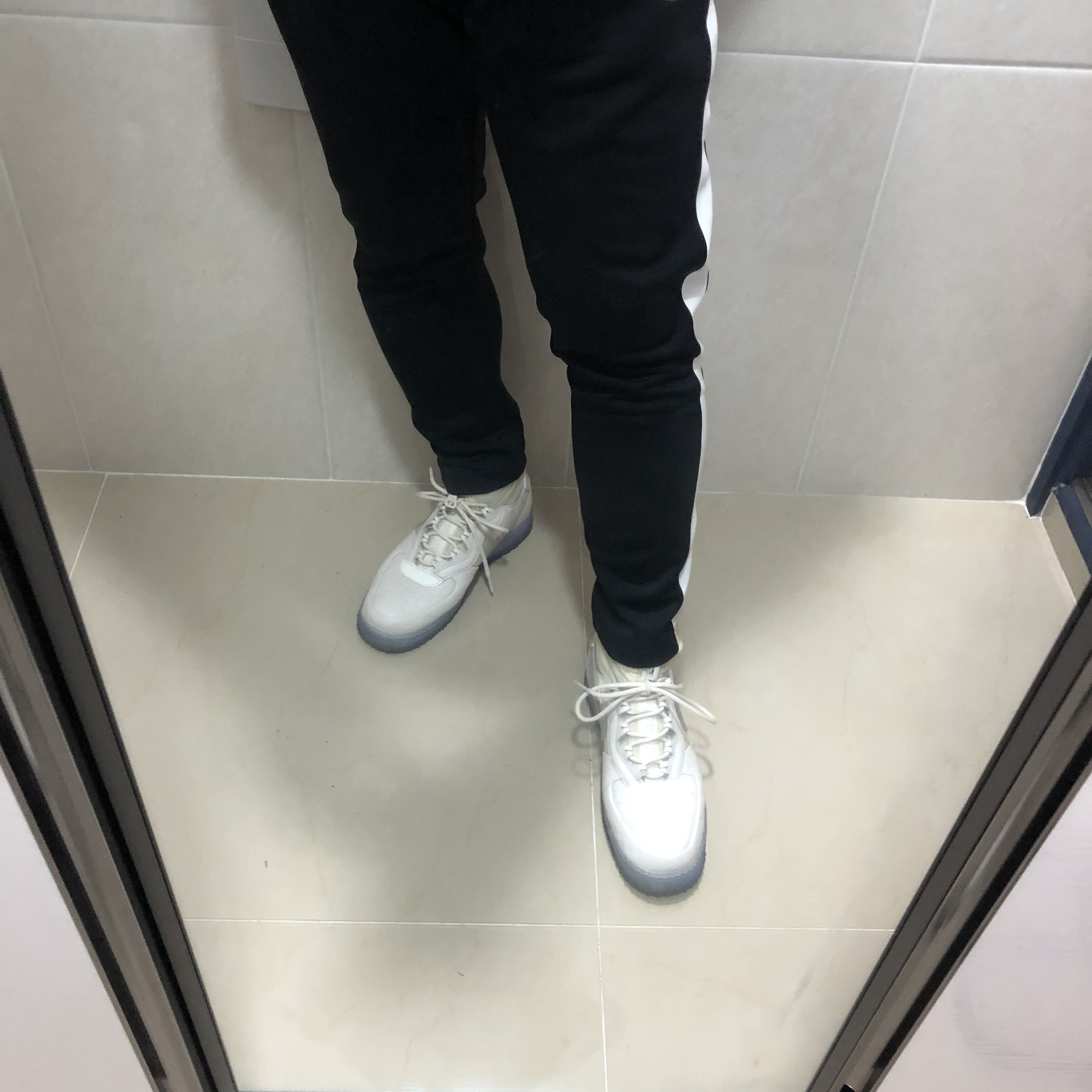 Nike Air Force 1 Gore-Tex High Phantom White 착용 스타일