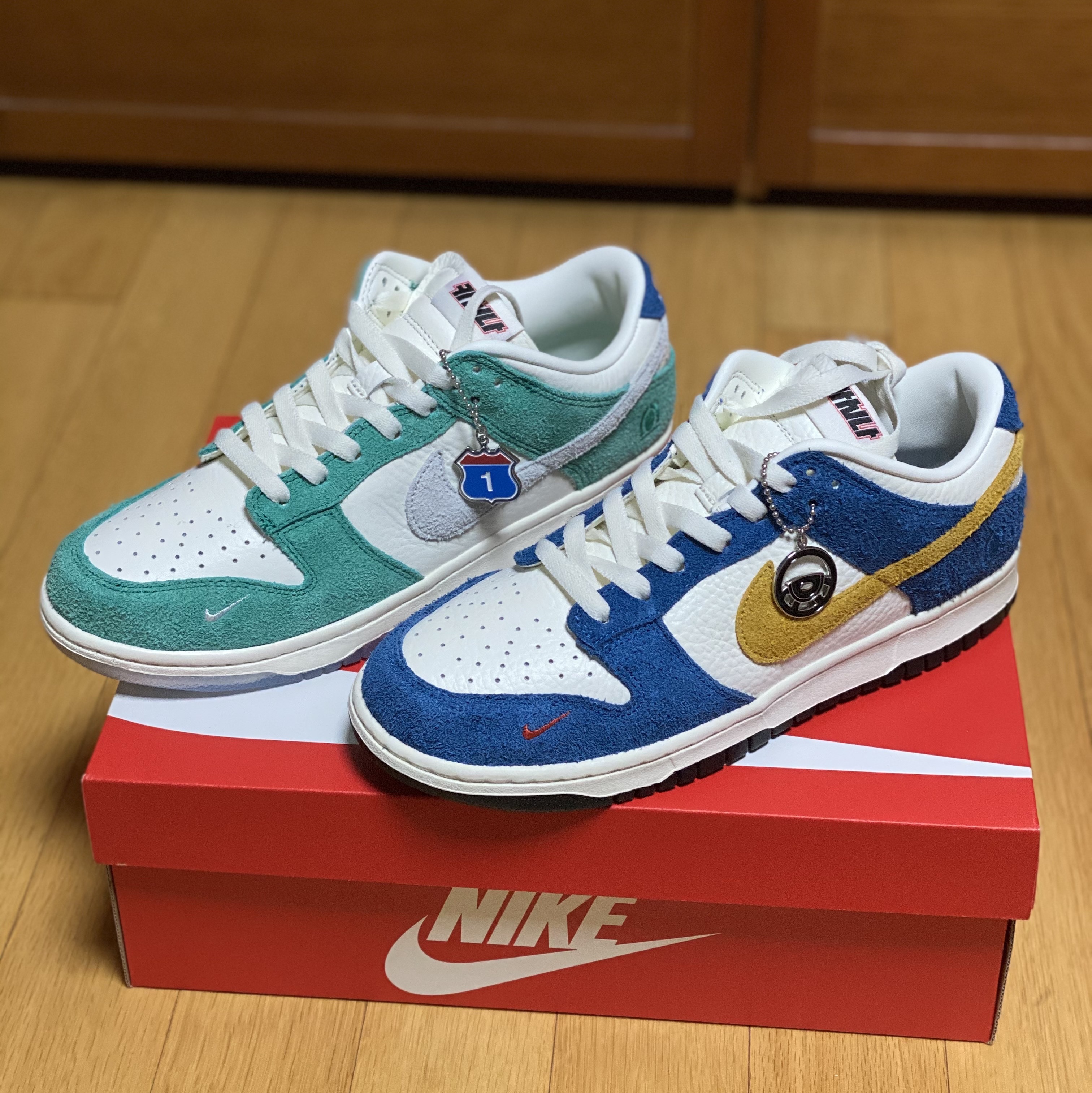 Nike x Kasina Dunk Low Road Sign - Kasina Exclusive, Nike x Kasina Dunk Low 80's Bus 착용 스타일 - 1