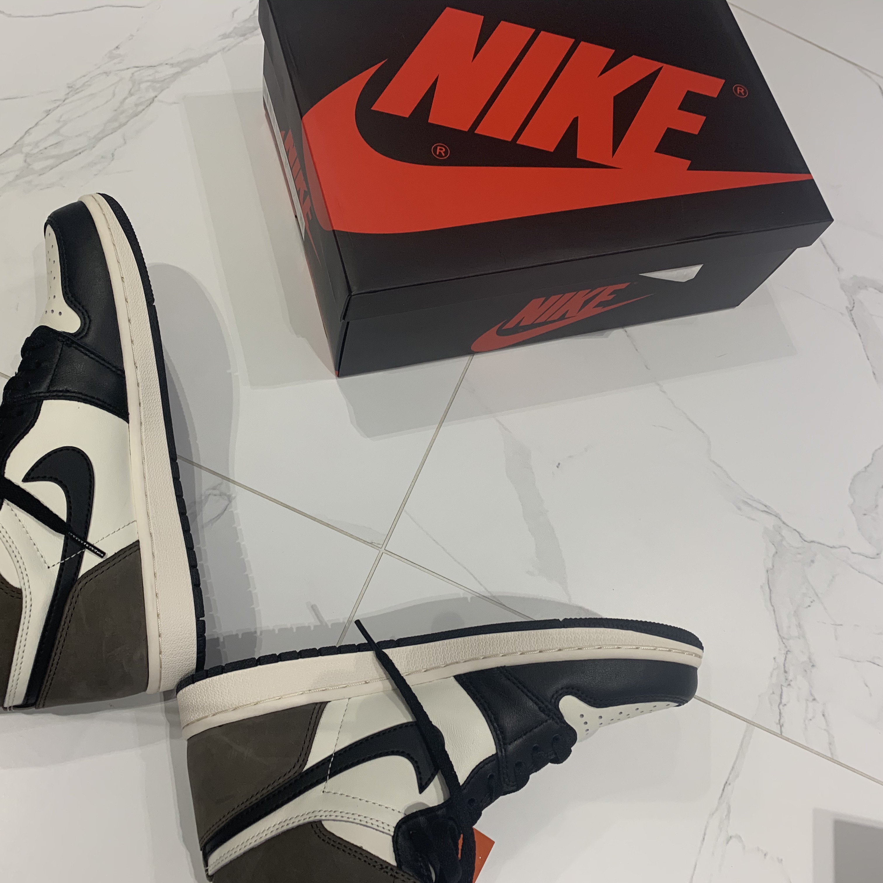 Jordan 1 Retro High OG Black Mocha 착용 스타일 - 1