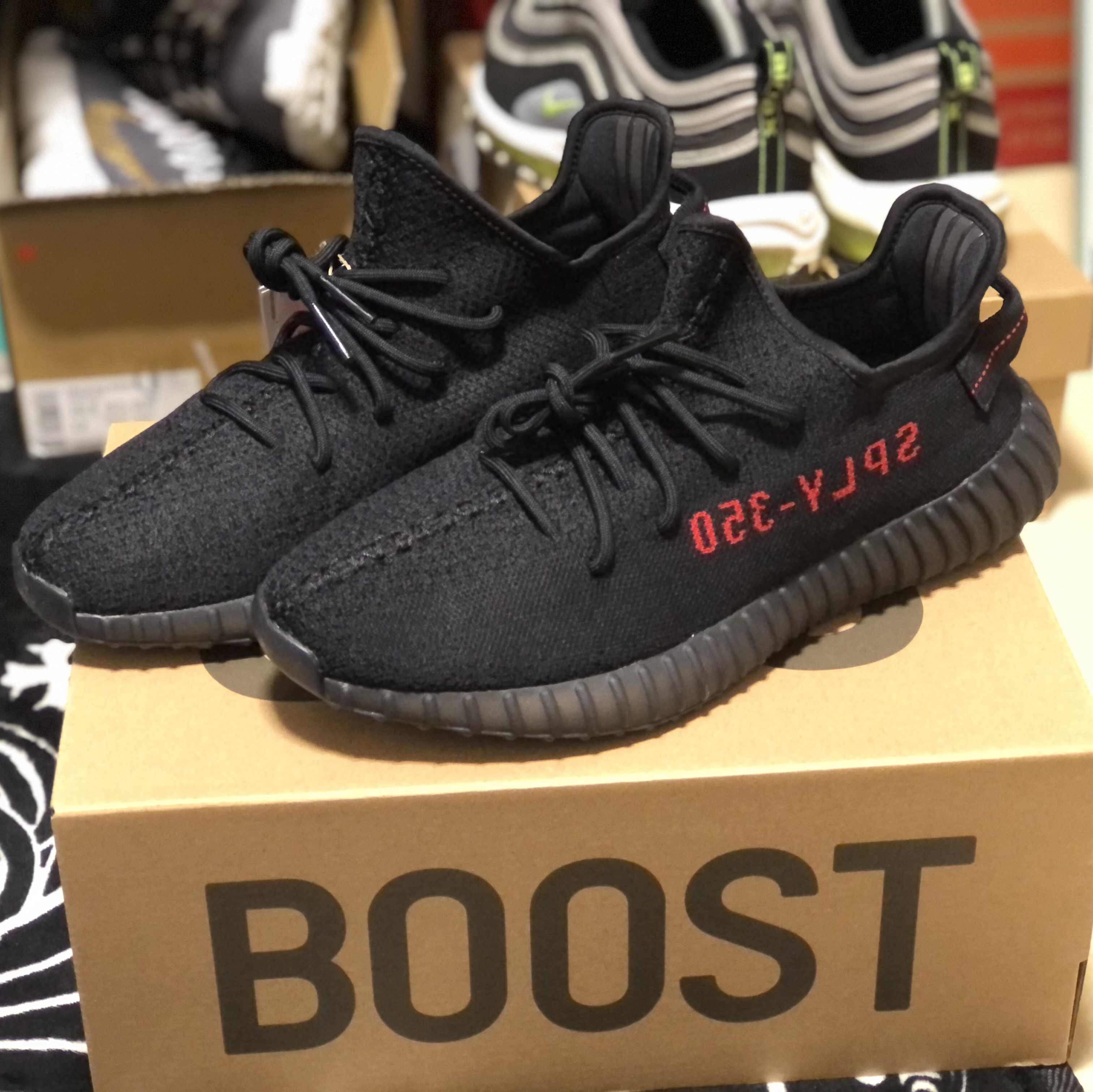 Adidas Yeezy Boost 350 V2 Black Red 2020, Nike Air Max 97 OG Black Volt Asia 착용 스타일