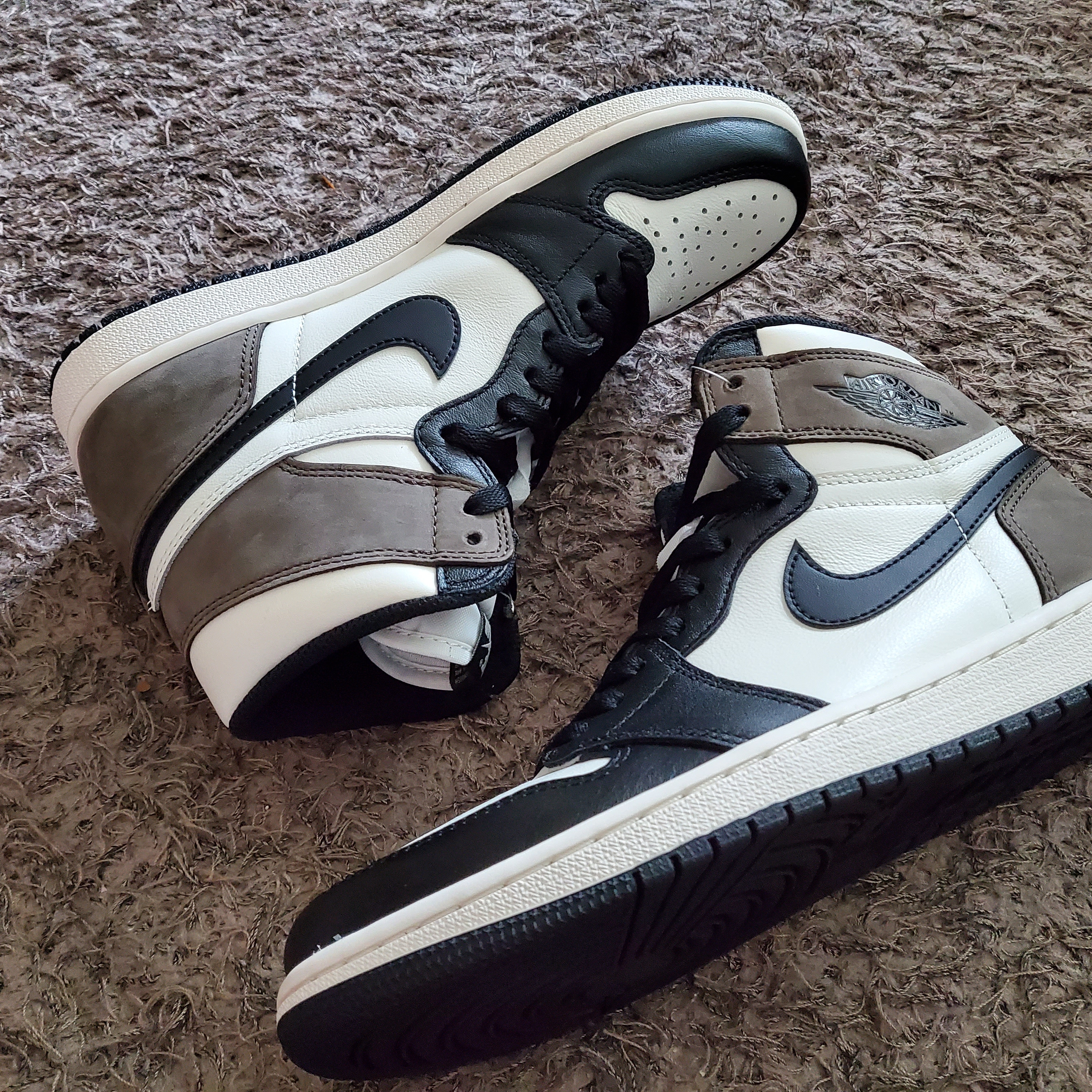 Jordan 1 Retro High OG Black Mocha 착용 스타일