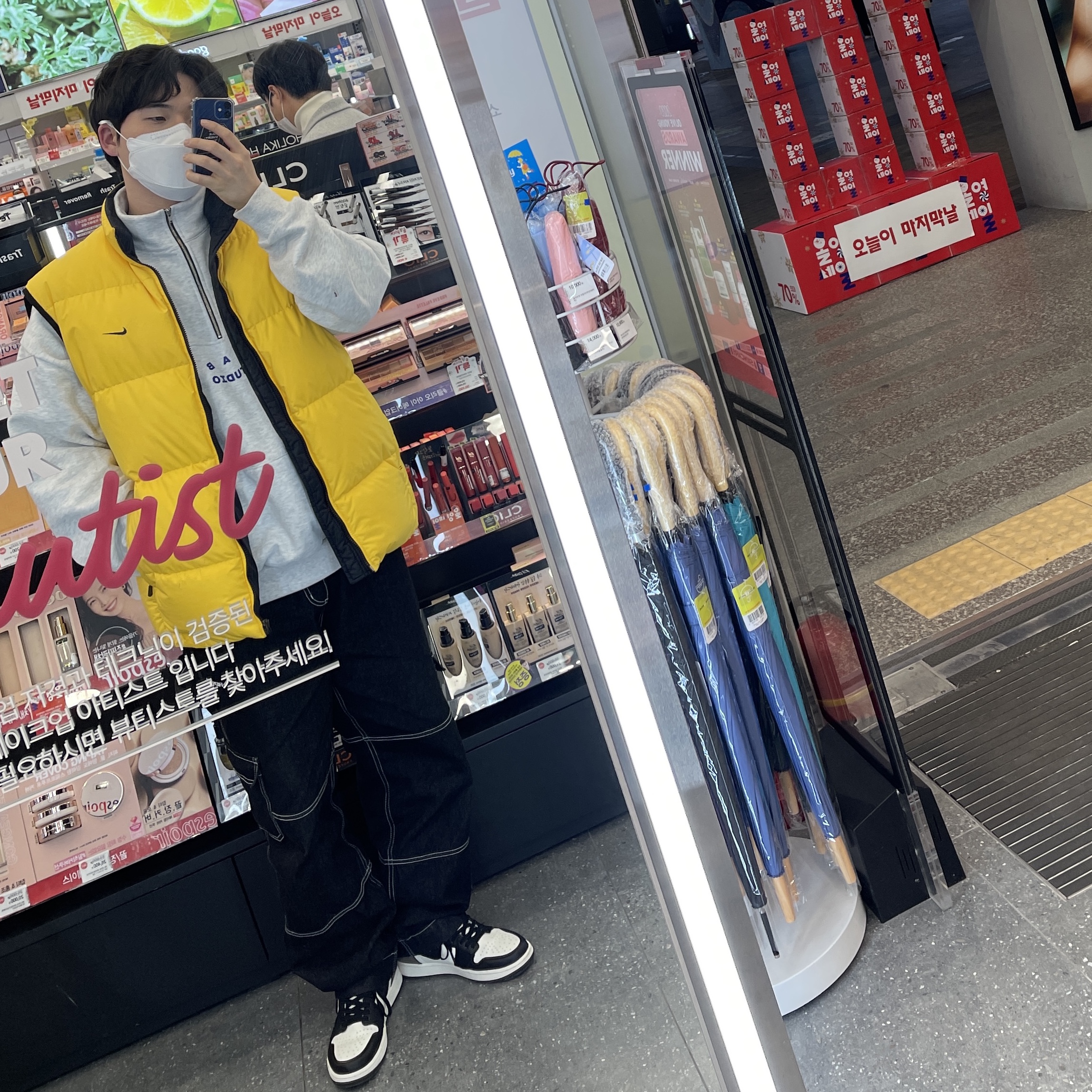 Jordan 1 Retro High OG Black Mocha, IAB Studio Half Zip Pullover Light Gray 착용 스타일