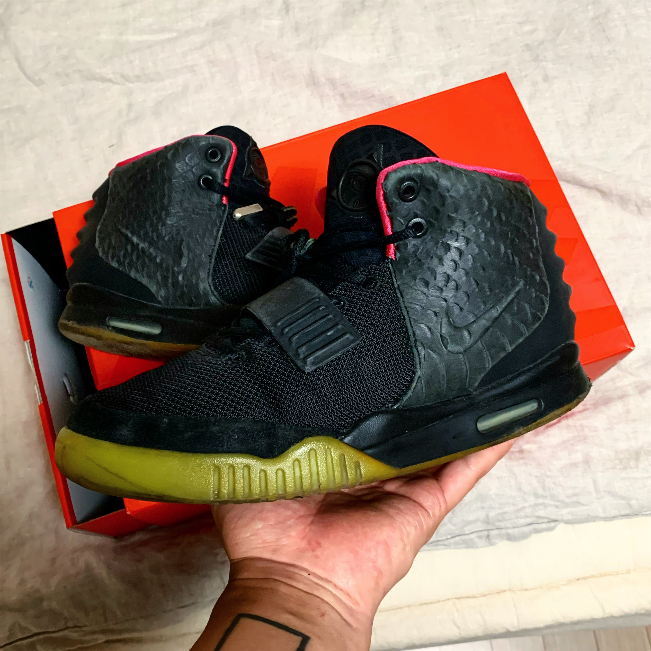 Nike Air Yeezy 2 Solar Red 착용 스타일