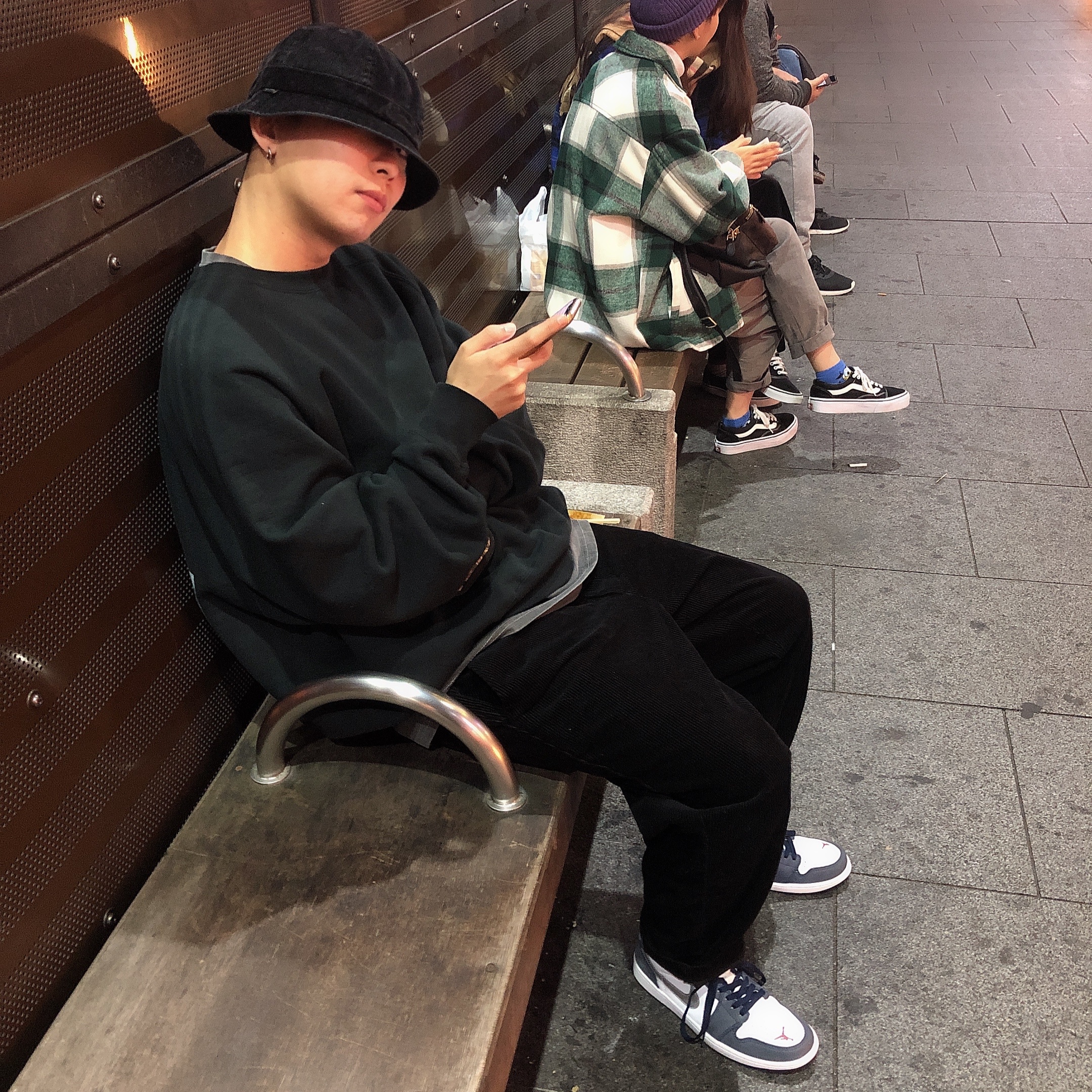 Jordan 1 Low SB Koston Midnight Navy 착용 스타일