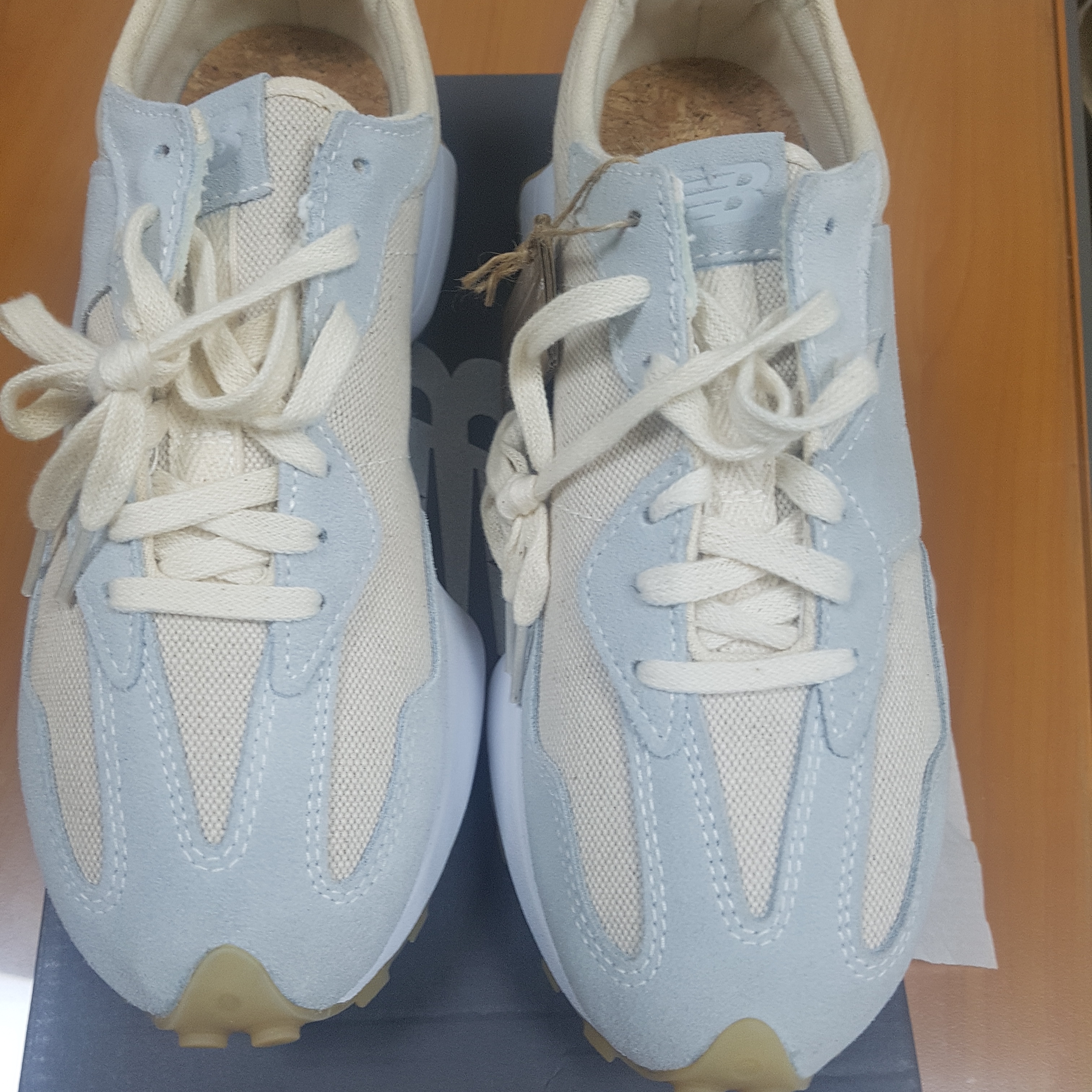 (W) New Balance 327 Undyed White Pale Blue 착용 스타일
