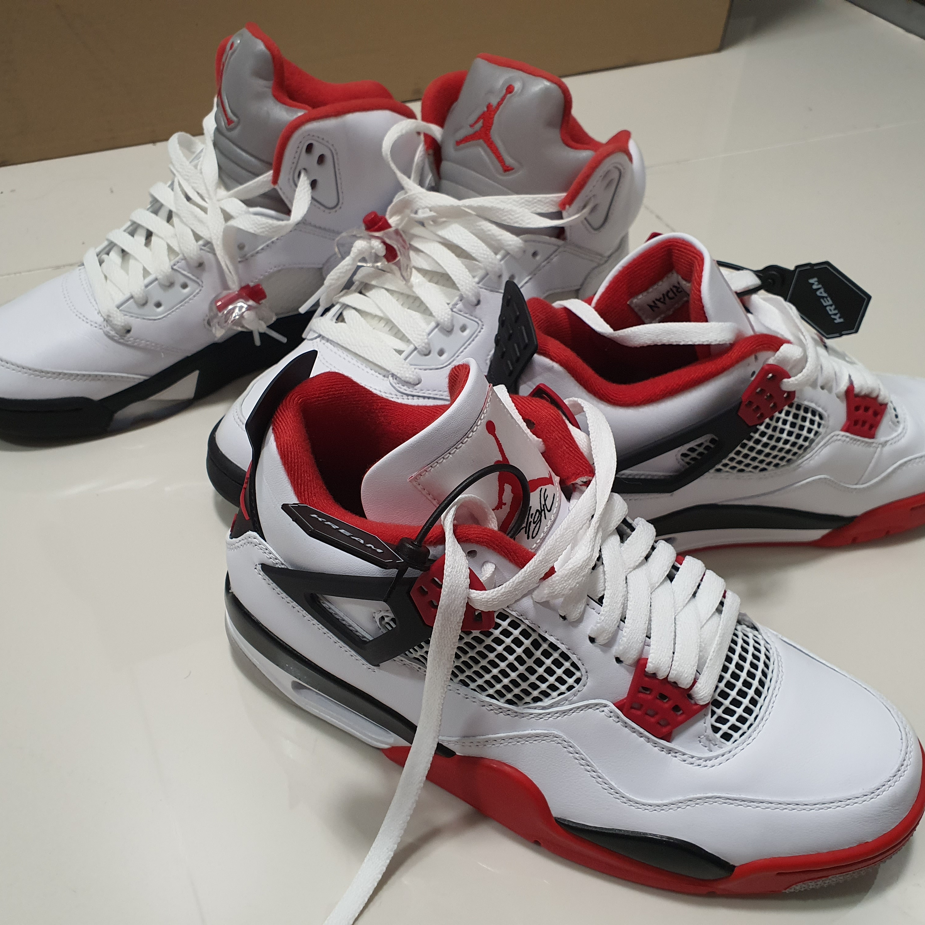 Jordan 4 Retro OG Fire Red 2020, Jordan 5 Retro Fire Red Silver Tongue 2020 착용 스타일