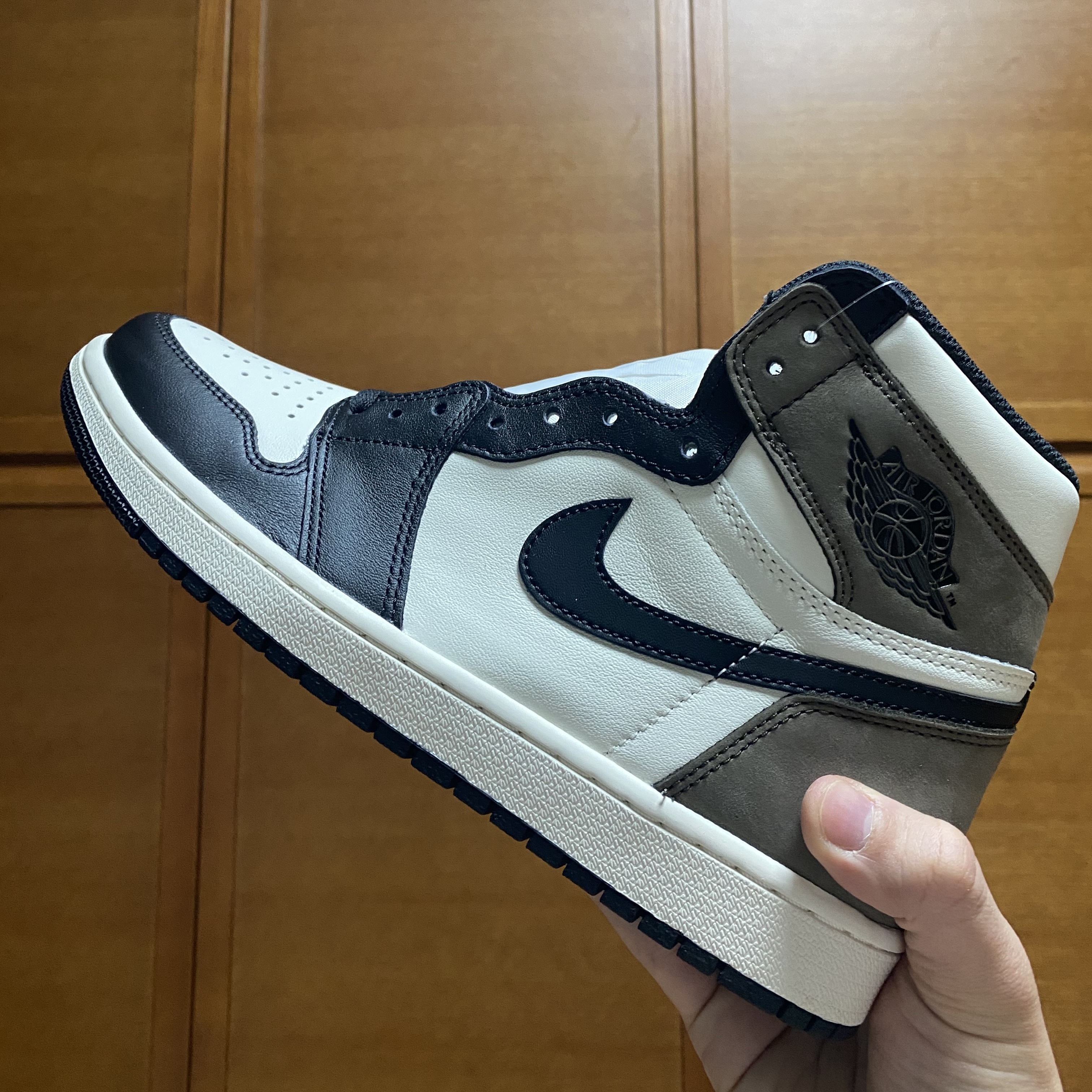 Jordan 1 x Travis Scott Retro High OG SP Mocha, Jordan 1 Retro High OG Black Mocha 착용 스타일 - 3