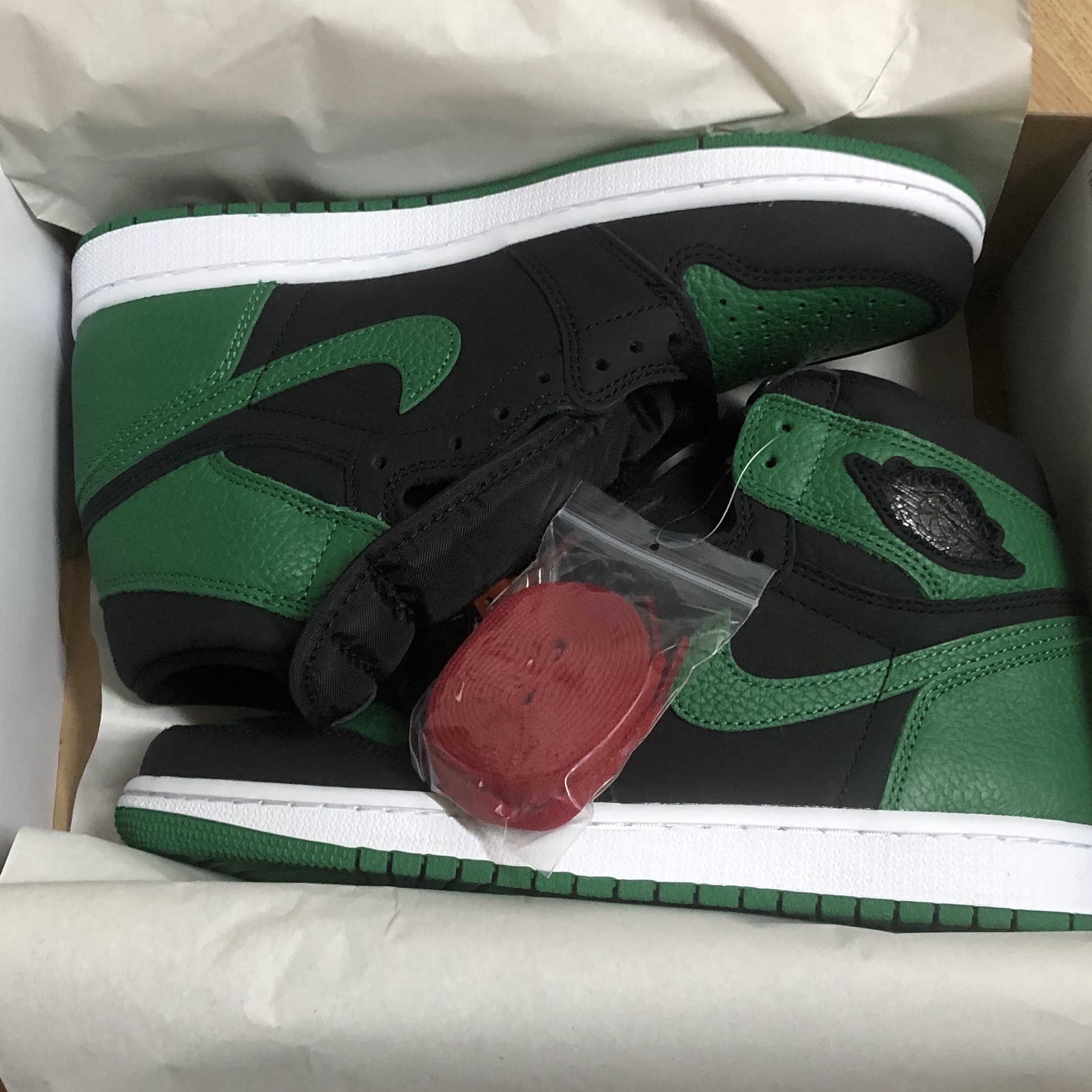 Jordan 1 Retro High OG Pine Green Black 착용 스타일