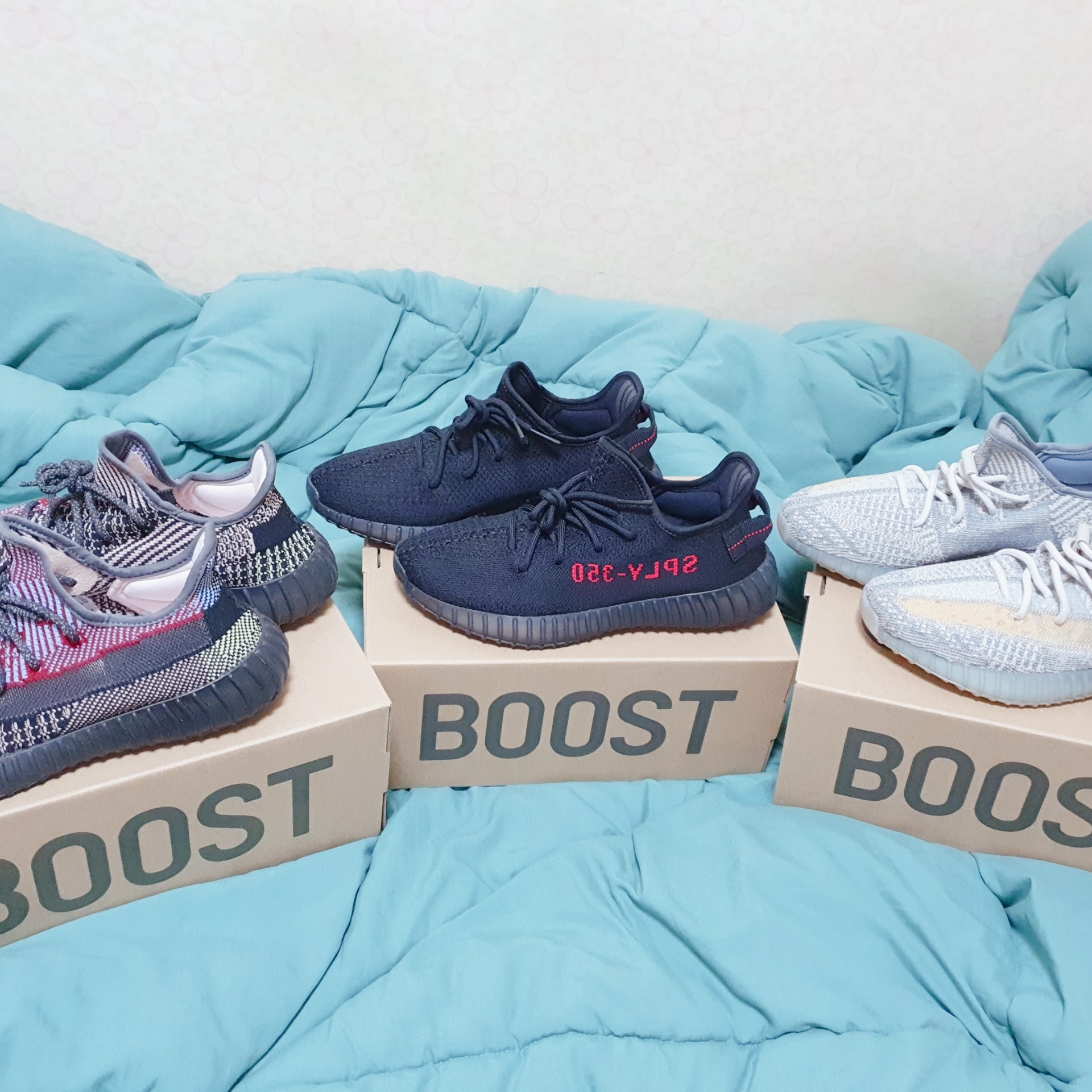 Adidas Yeezy Boost 350 V2 Black Red 2020, Adidas Yeezy Boost 350 V2 Israfil 착용 스타일 - 3