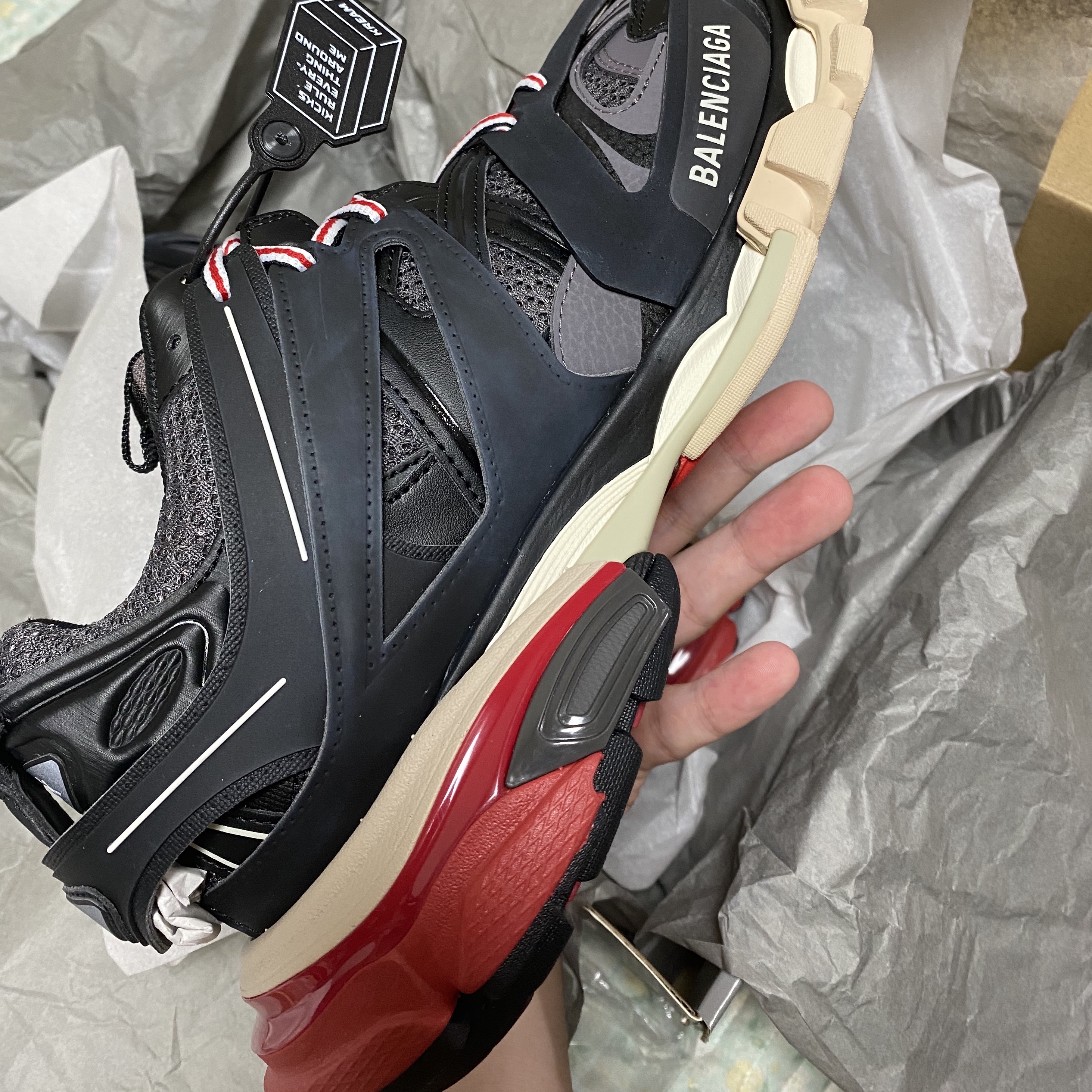 Balenciaga Track Sneakers Black Red 2019 착용 스타일 - 2