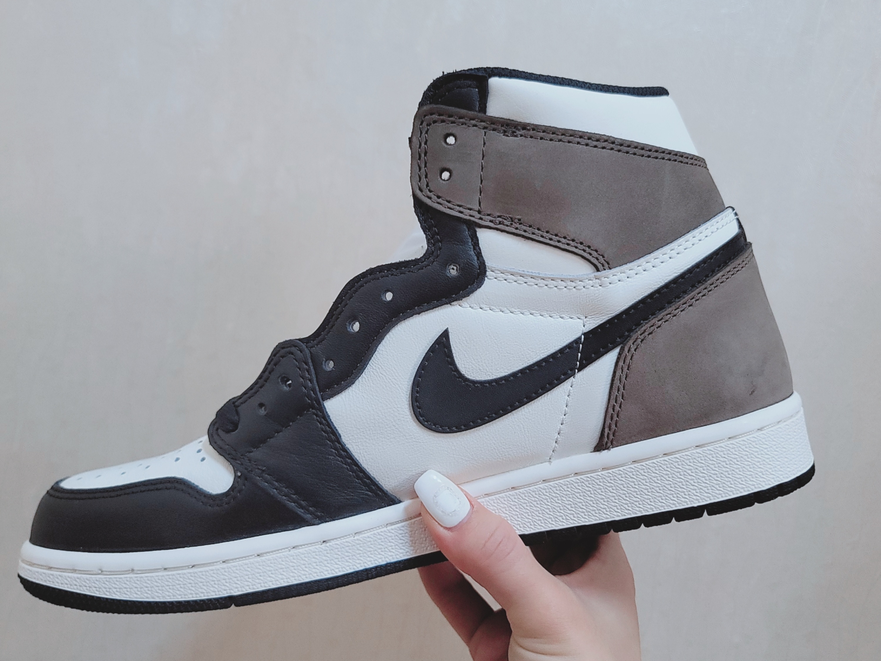 Jordan 1 Retro High OG Black Mocha 착용 스타일