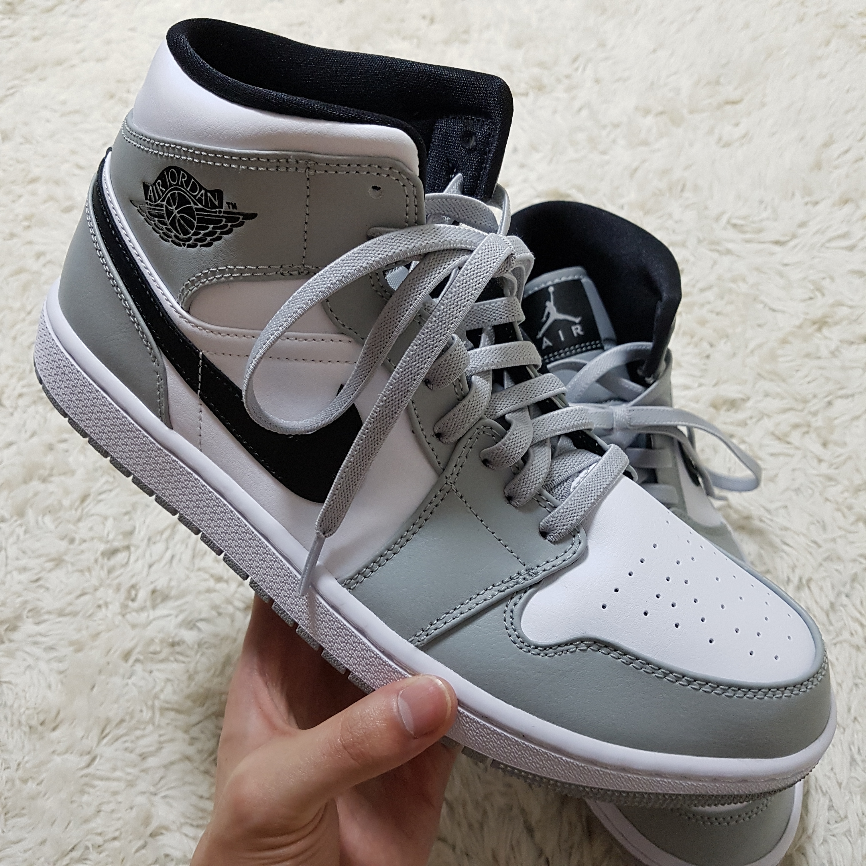 Jordan 1 Mid Light Smoke Grey 착용 스타일