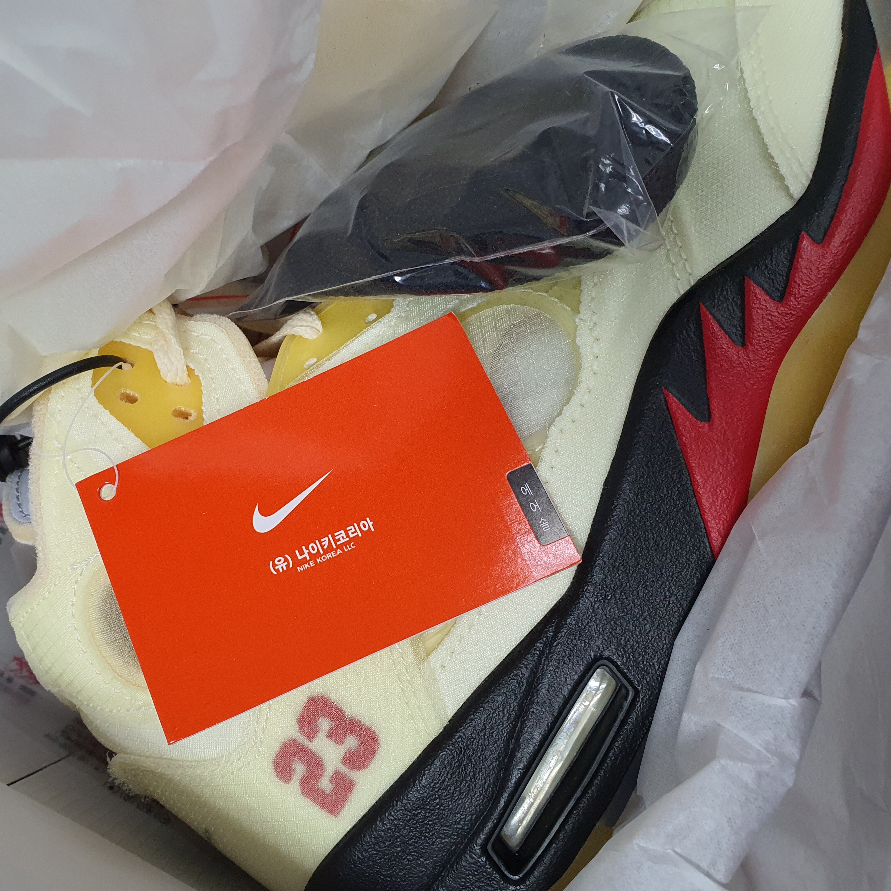 Jordan 5 x Off-White Retro SP Sail Fire Red 착용 스타일 - 1