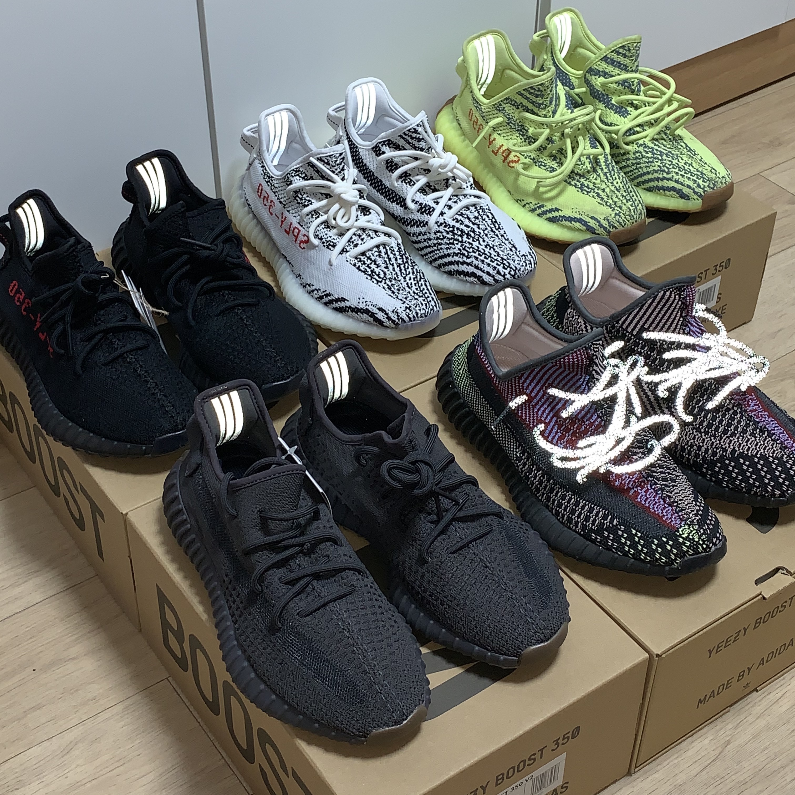 Adidas Yeezy Boost 350 V2 Black Red 2020, Adidas Yeezy Boost 350 V2 Zebra 2017/2019/2020 착용 스타일