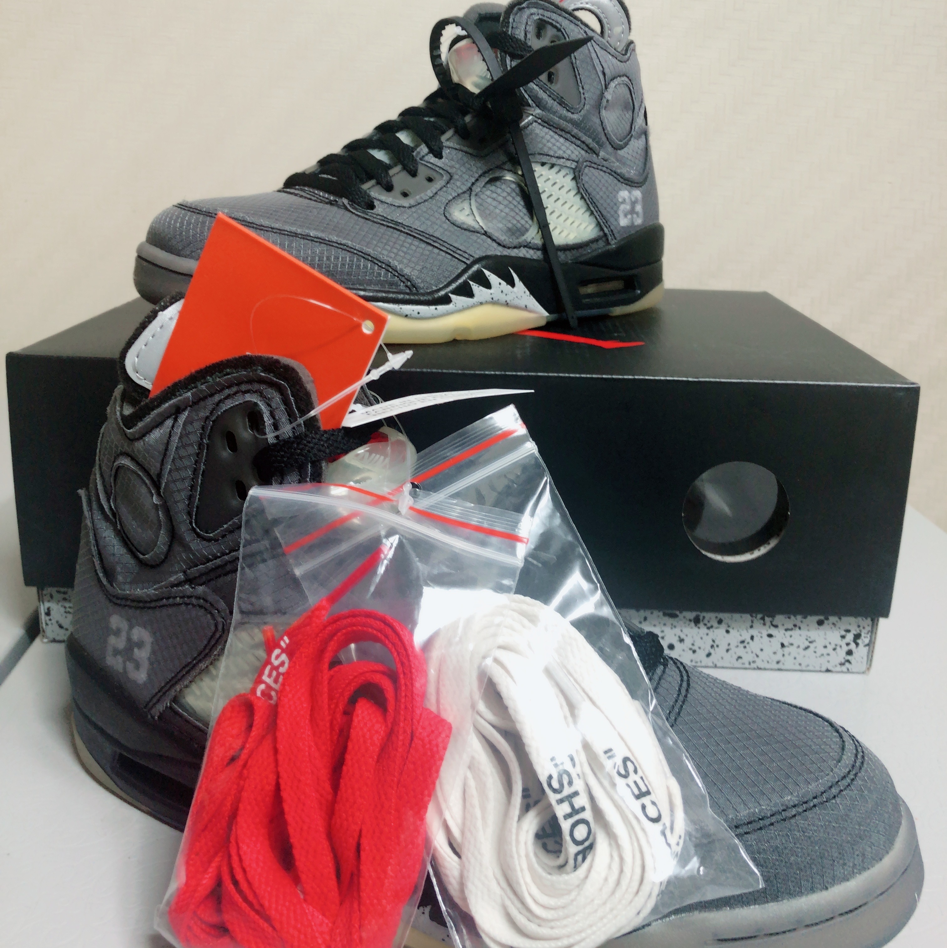 Jordan 5 x Off-White Retro SP Black Muslin 착용 스타일