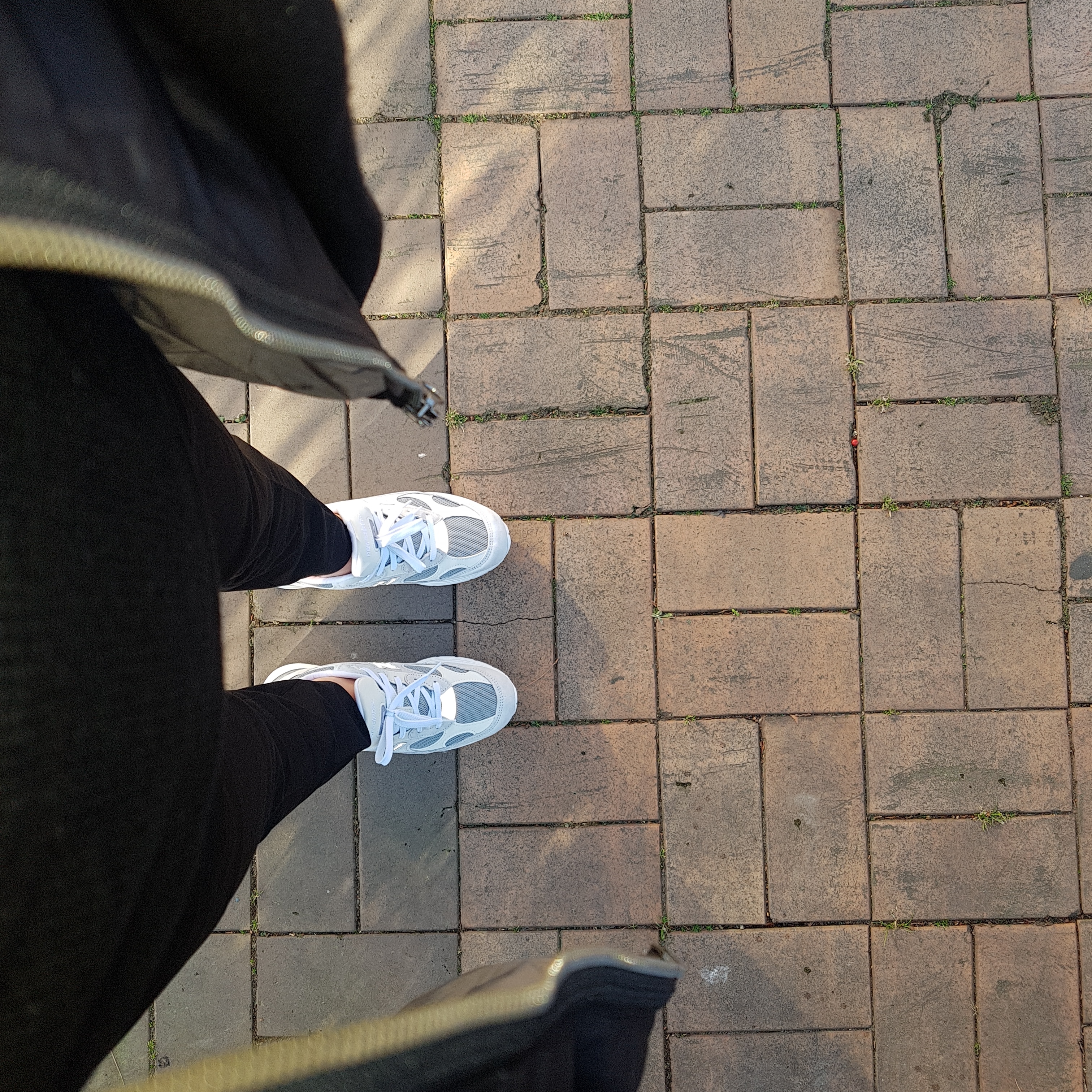 New Balance 992 Made in USA White Silver 착용 스타일