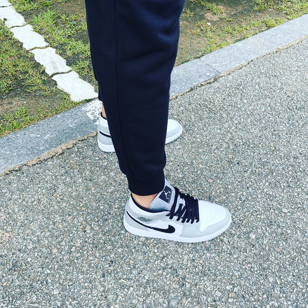 Jordan 1 Mid Light Smoke Grey 착용 스타일