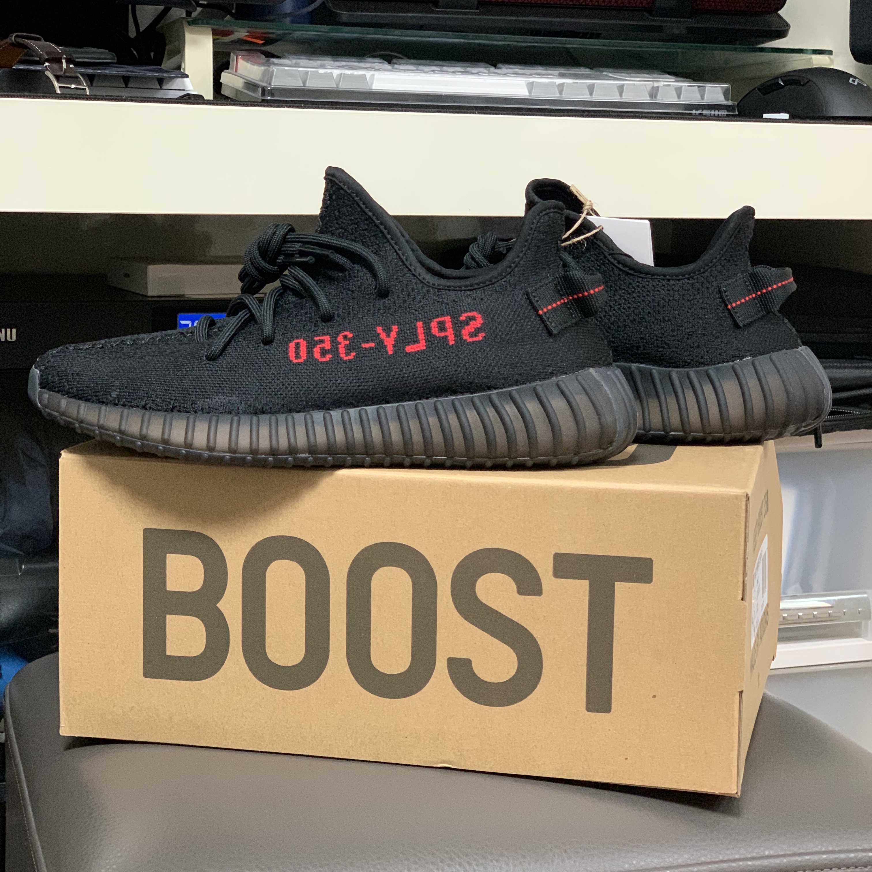 Adidas Yeezy Boost 350 V2 Black Red 2020 착용 스타일
