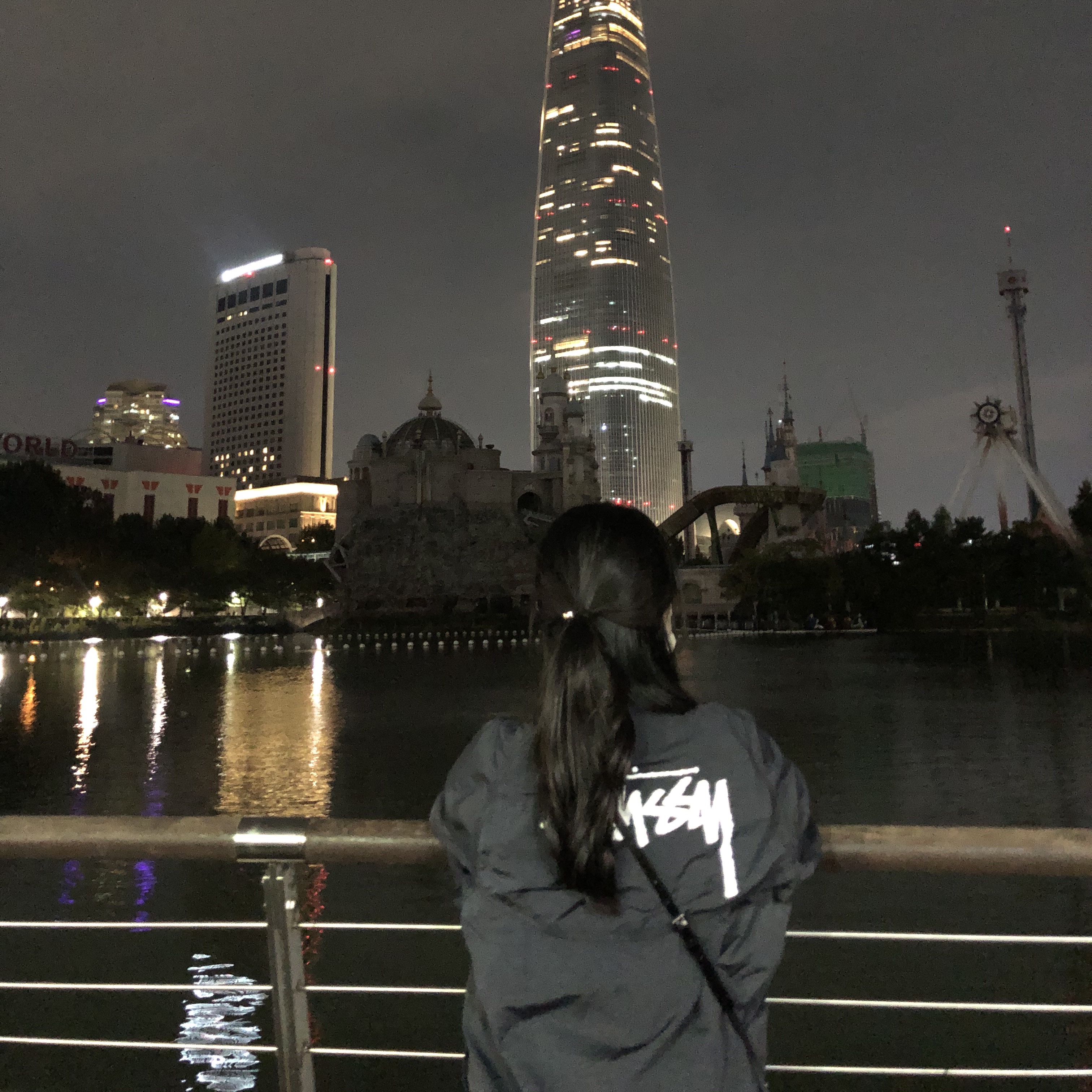 Nike x Stussy Windrunner Jacket Off Noir 착용 스타일