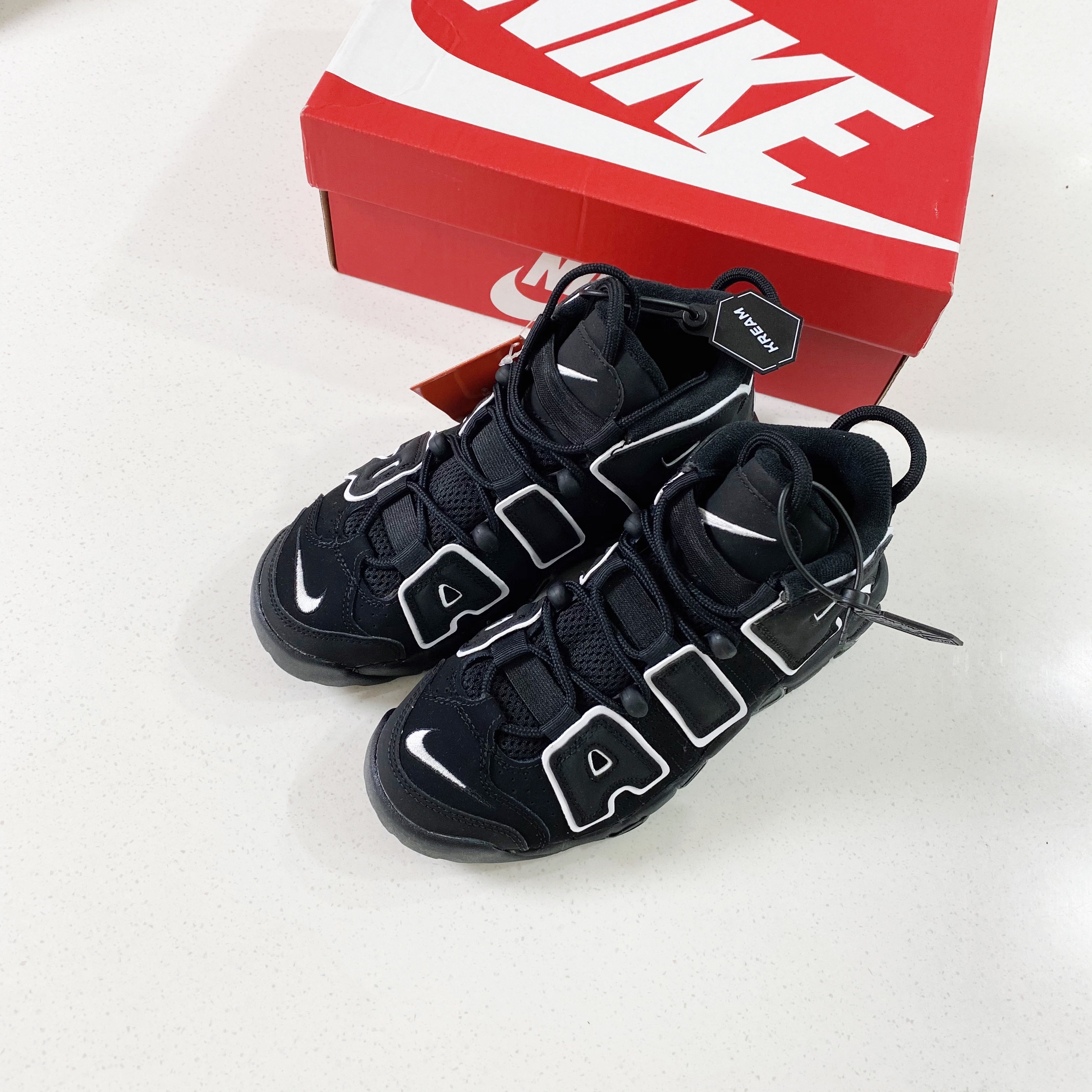 (GS) Nike Air More Uptempo Black White 2020, Nike Air More Uptempo Black White 2020 착용 스타일 - 3