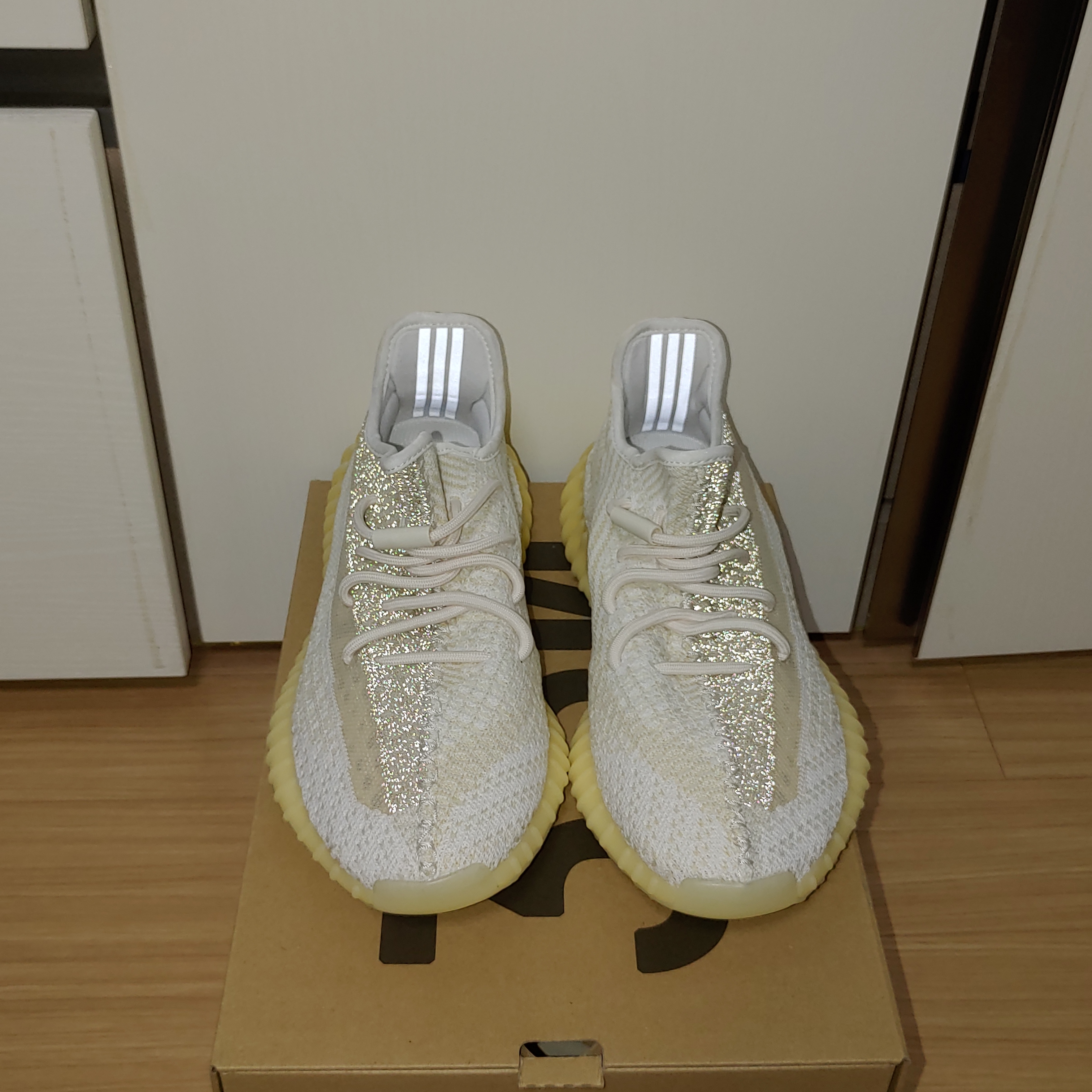 Adidas Yeezy Boost 350 V2 Natural 착용 스타일 - 5