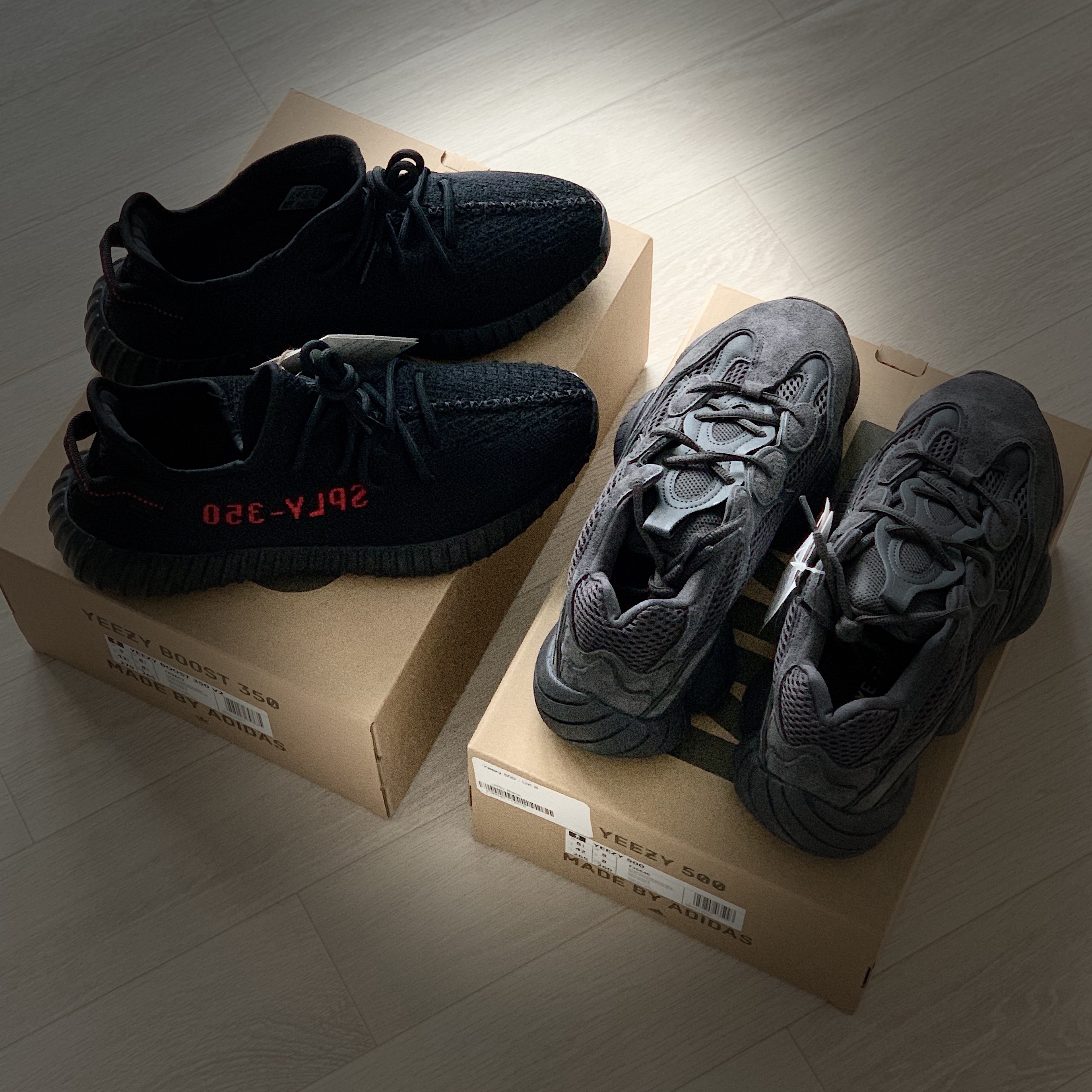 Adidas Yeezy Boost 350 V2 Black Red 2020, Adidas Yeezy 500 Utility Black 2018/2020 착용 스타일