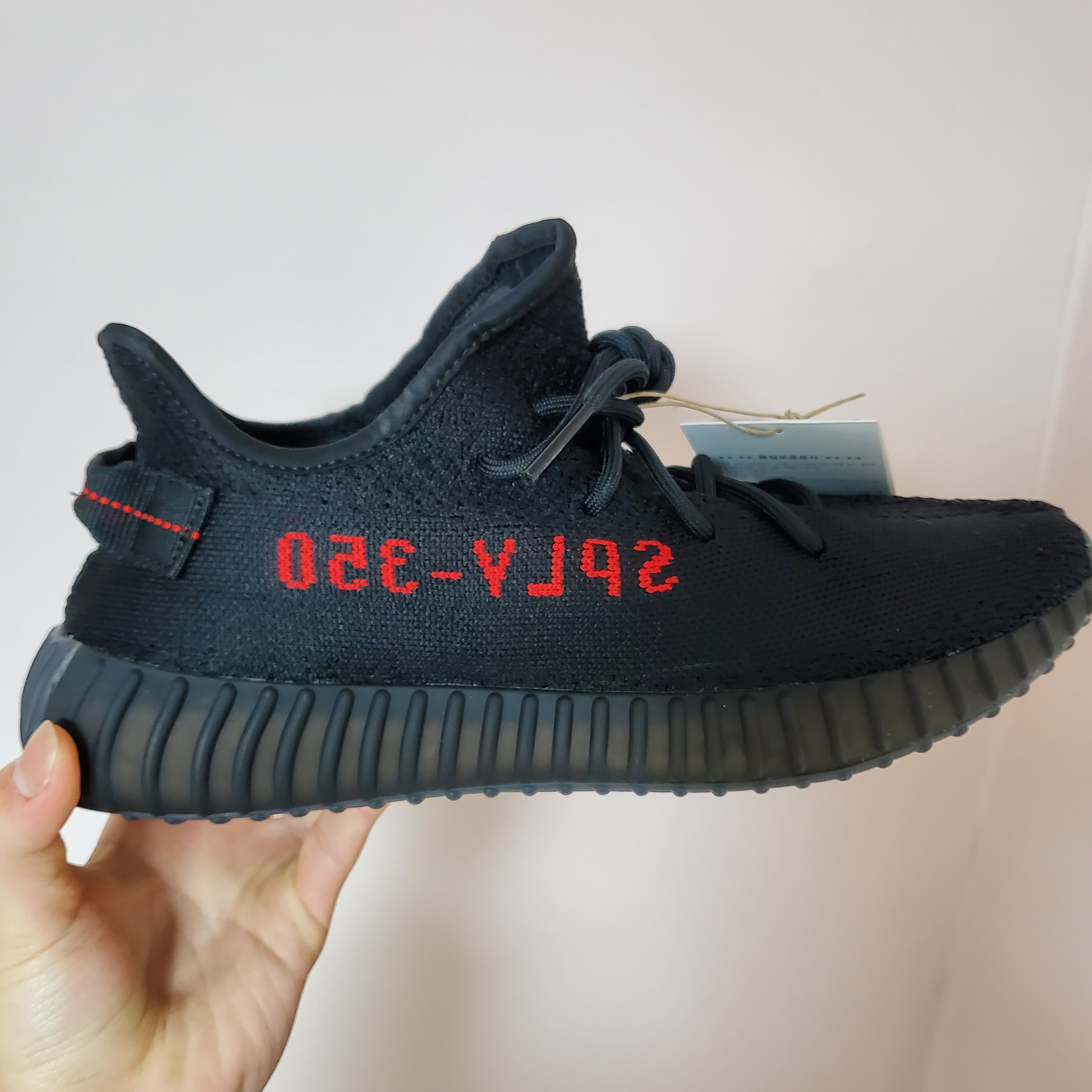 Adidas Yeezy Boost 350 V2 Black Red 2020 착용 스타일