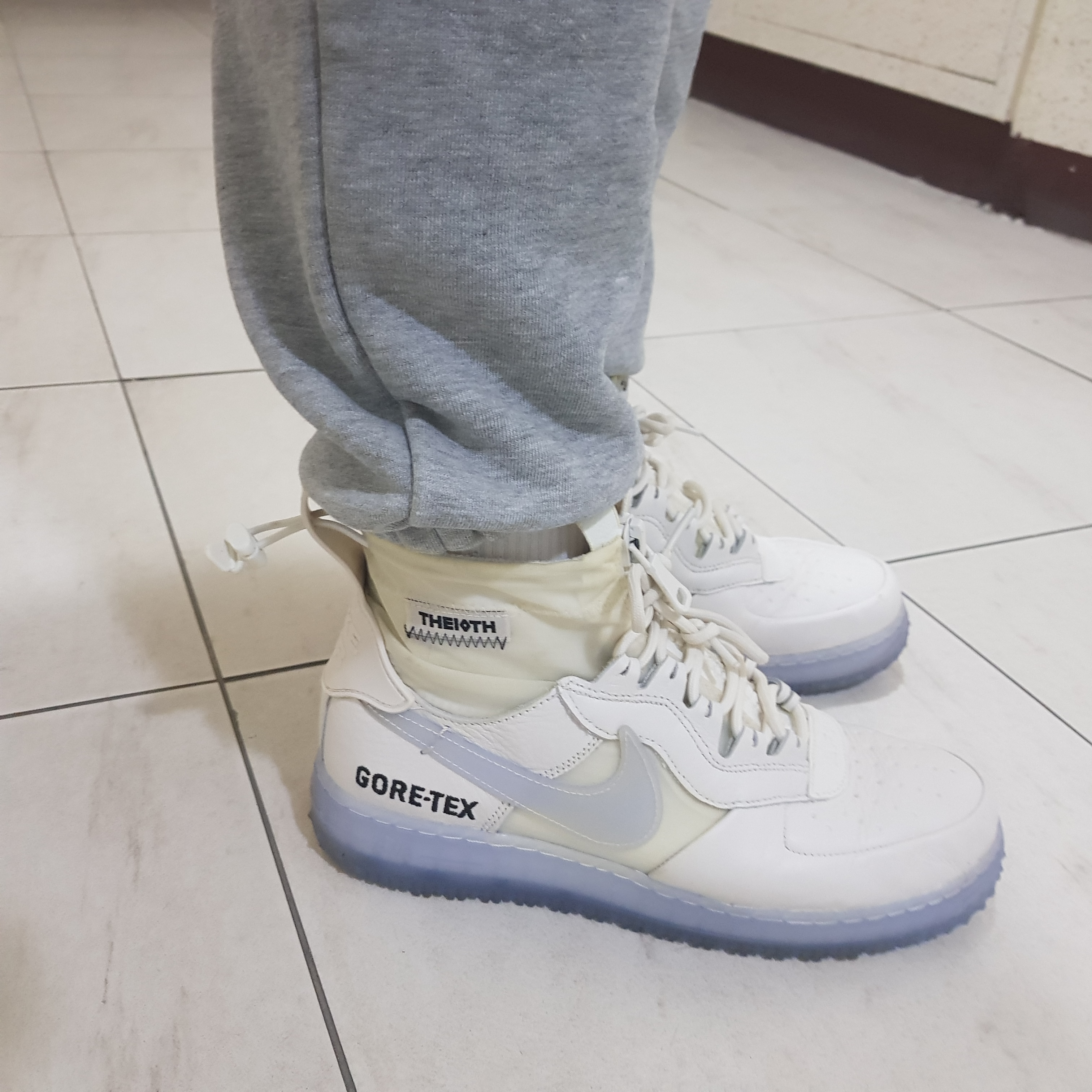 Nike Air Force 1 Gore-Tex High Phantom White 착용 스타일