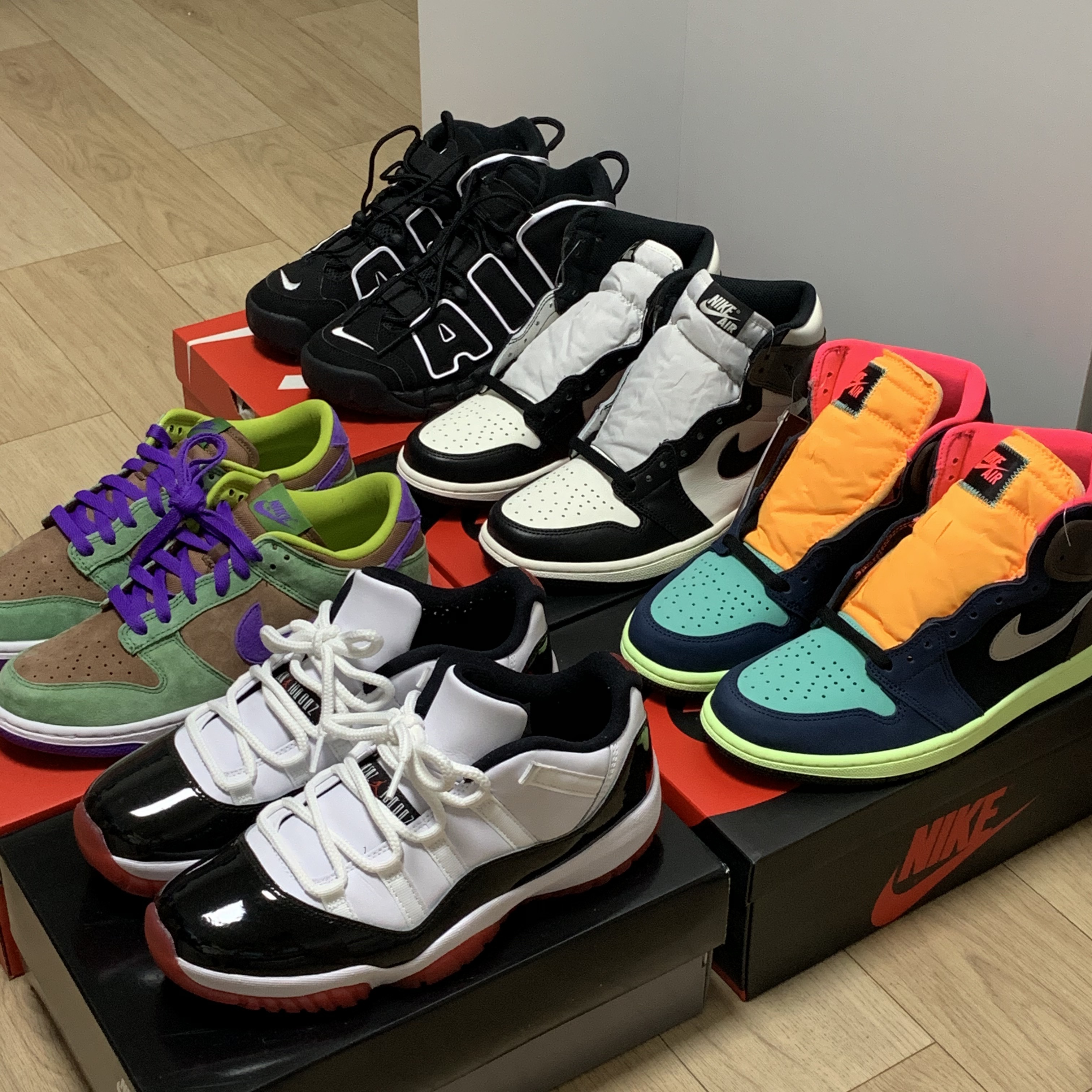 Nike Air More Uptempo Black White 2020, Jordan 1 Retro High OG Black Mocha 착용 스타일