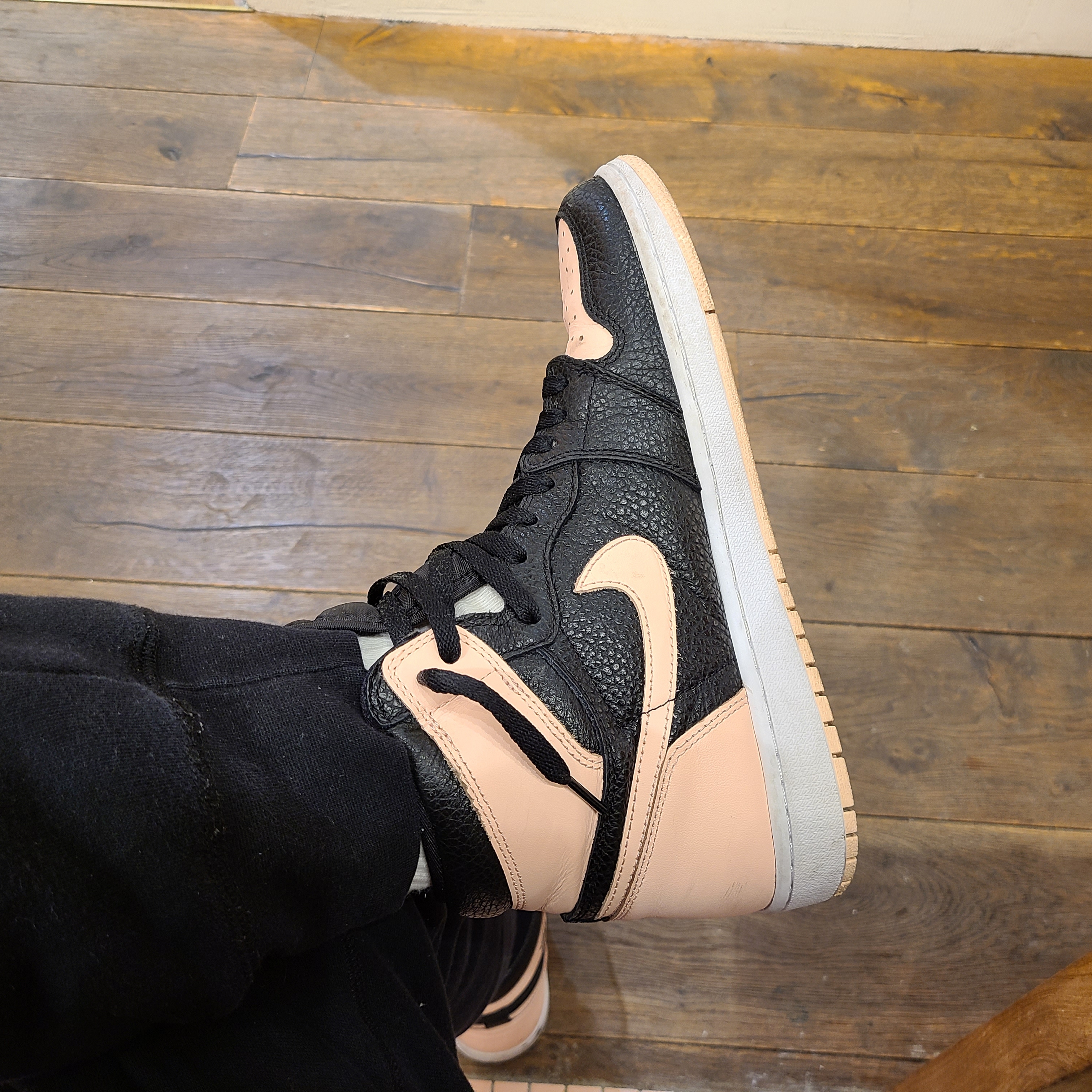 Jordan 1 Retro High OG Crimson Tint 착용 스타일