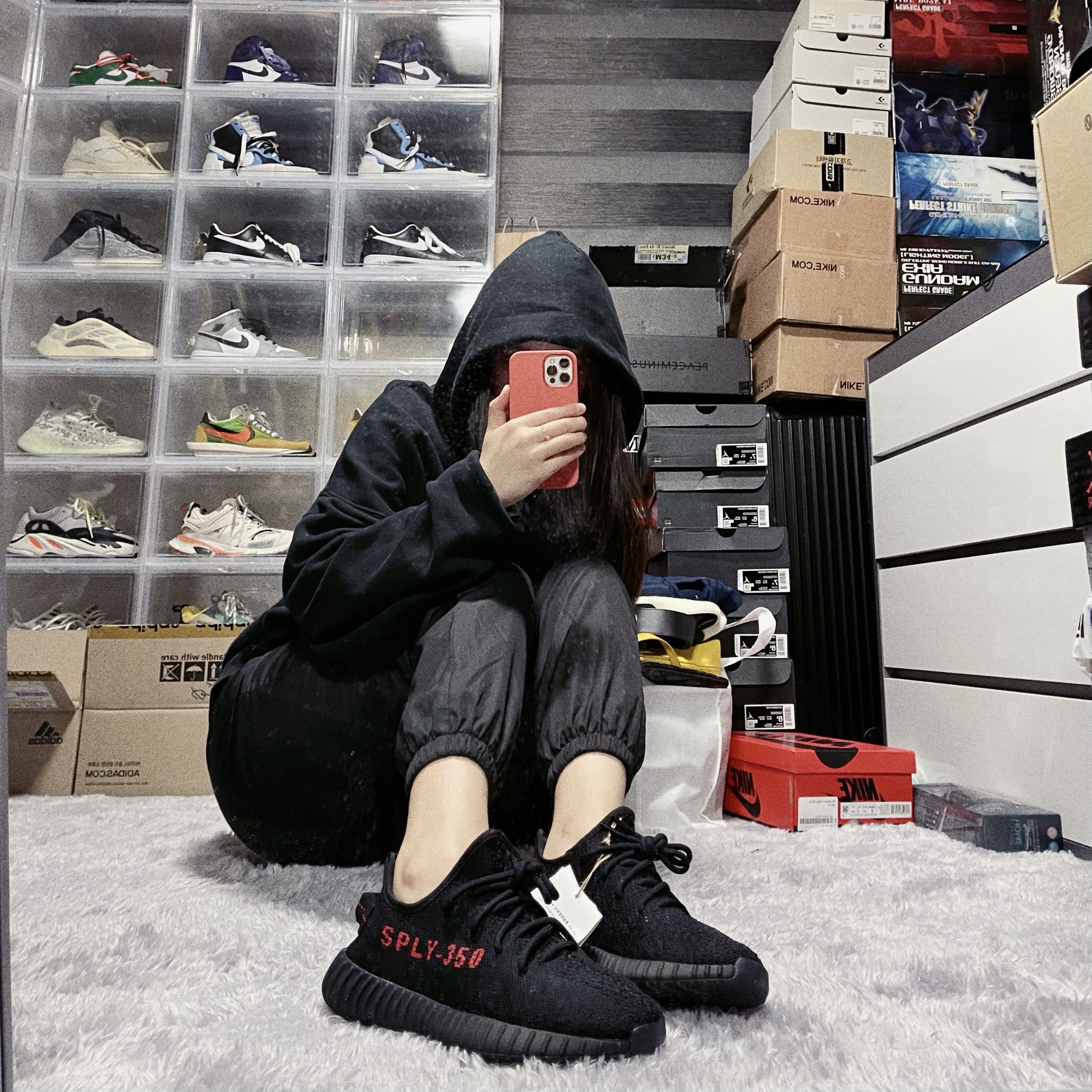 Adidas Yeezy Boost 350 V2 Black Red 2020 착용 스타일