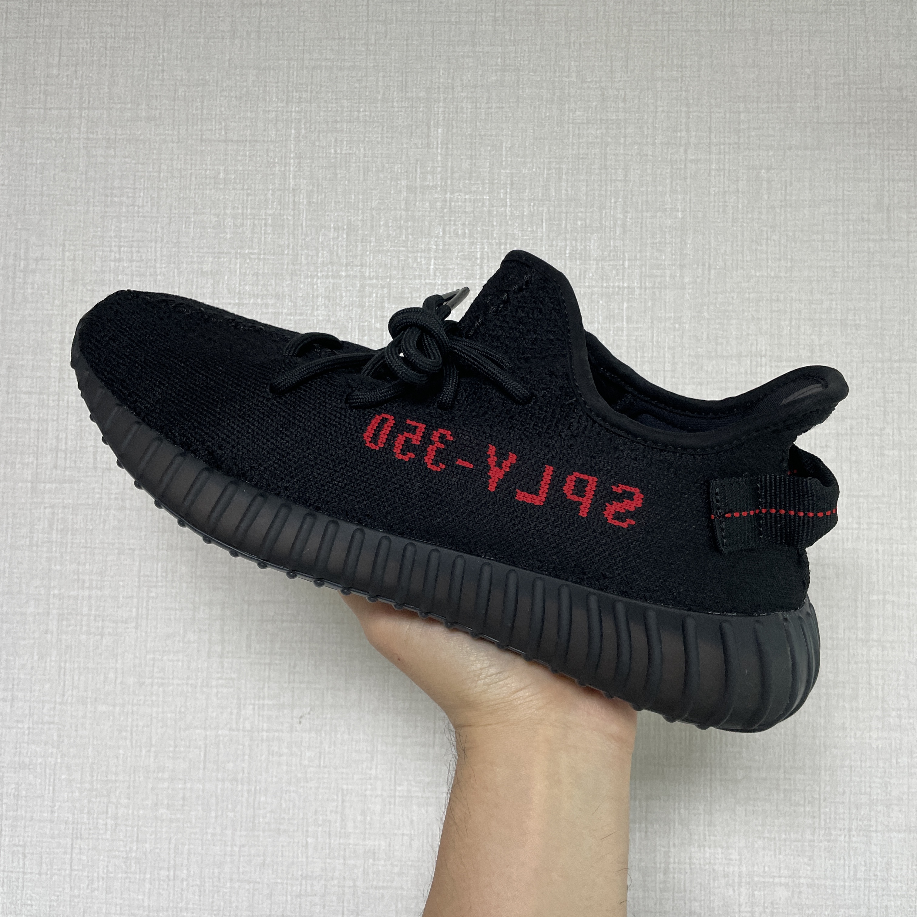 Adidas Yeezy Boost 350 V2 Black Red 2020 착용 스타일