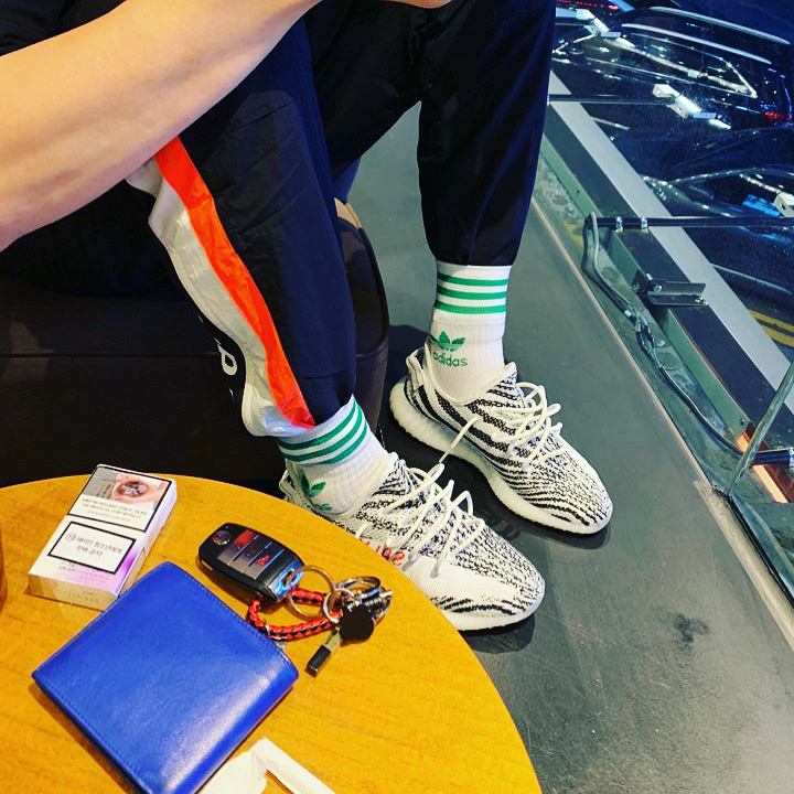 Adidas Yeezy Boost 350 V2 Zebra 2017/2019/2020 착용 스타일