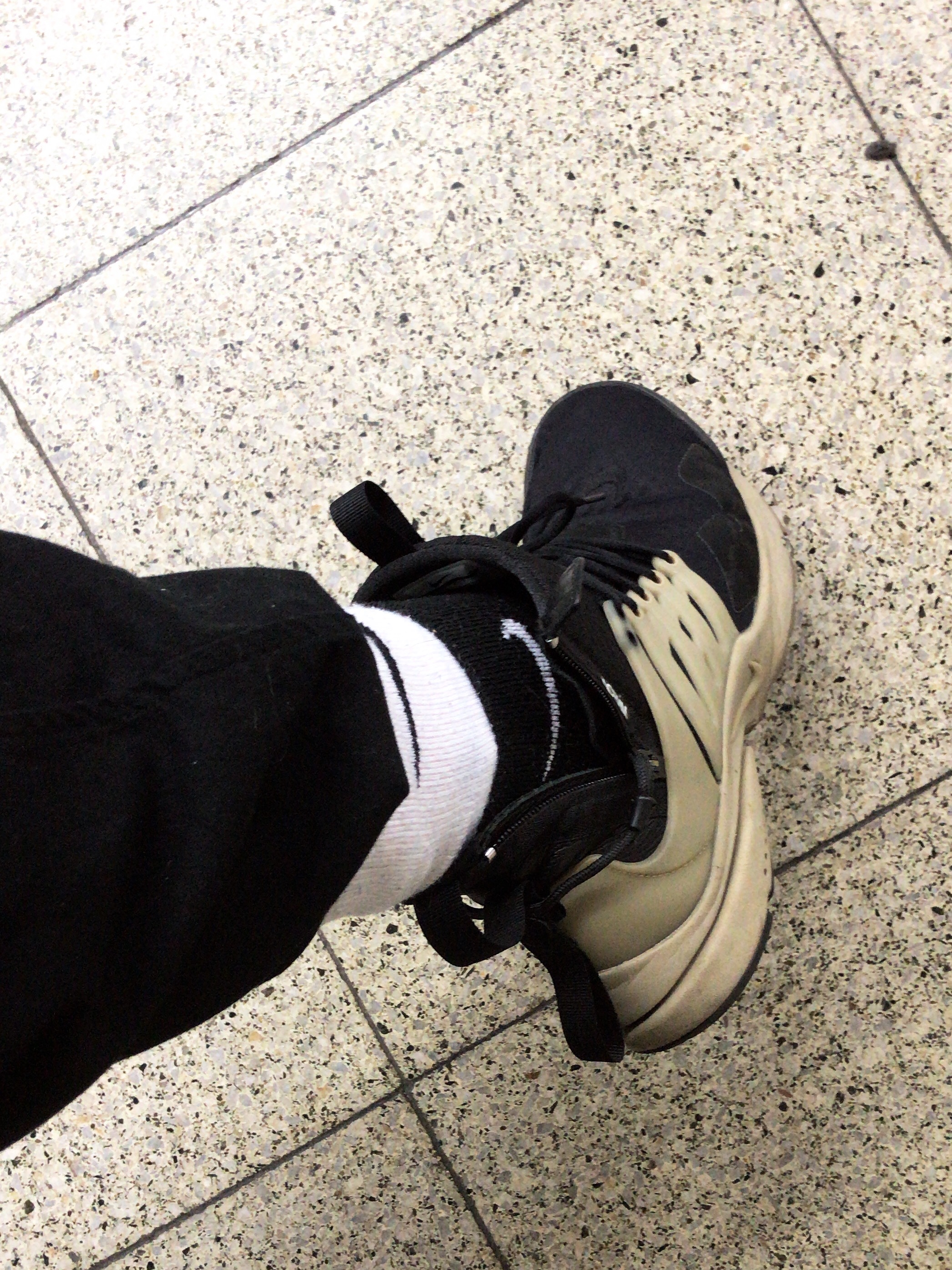 Jordan 4 x Travis Scott Retro Cactus Jack, Jordan 1 x Off-White Retro High Chicago The Ten 착용 스타일 - 5