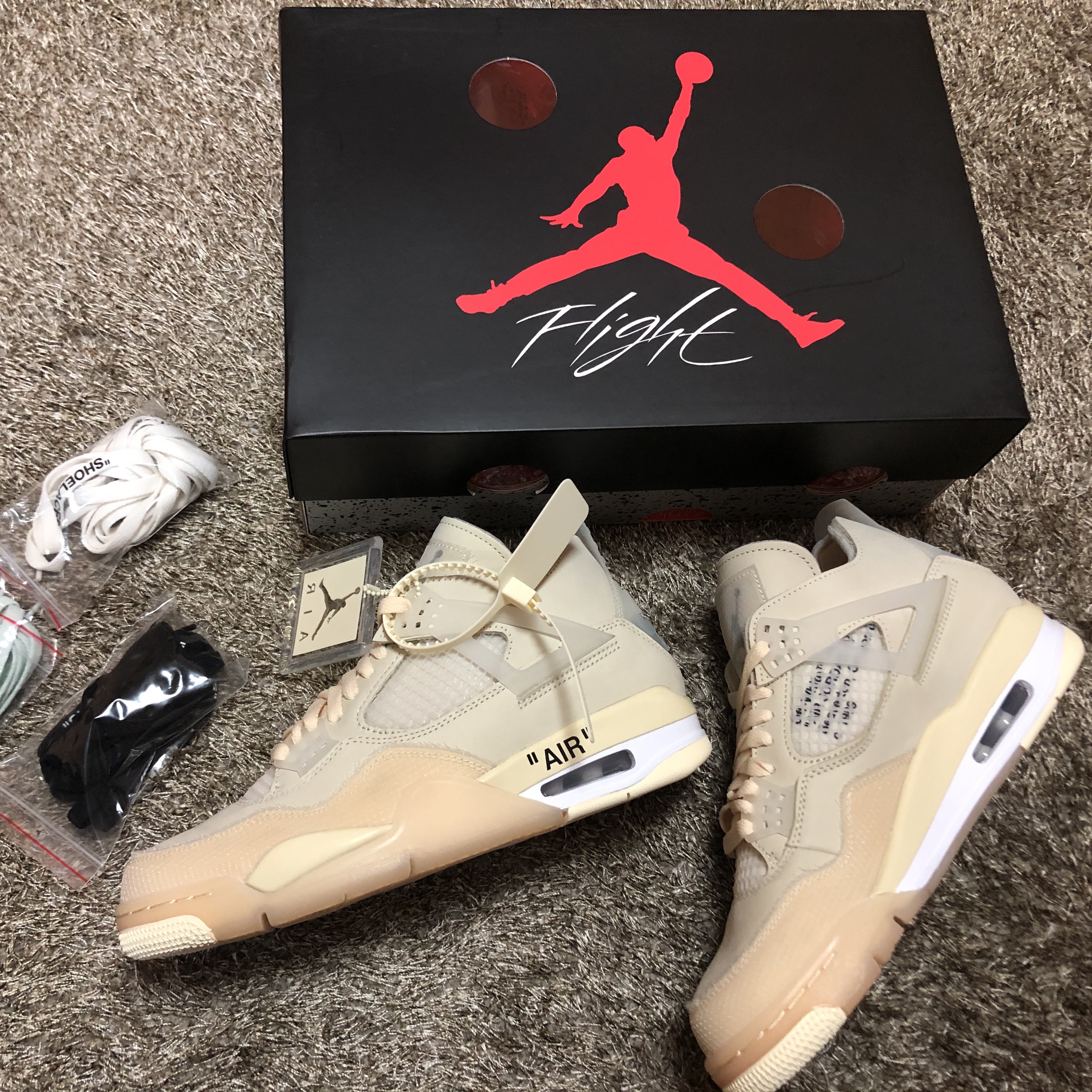 (W) Jordan 4 x Off-White Retro SP Sail 착용 스타일