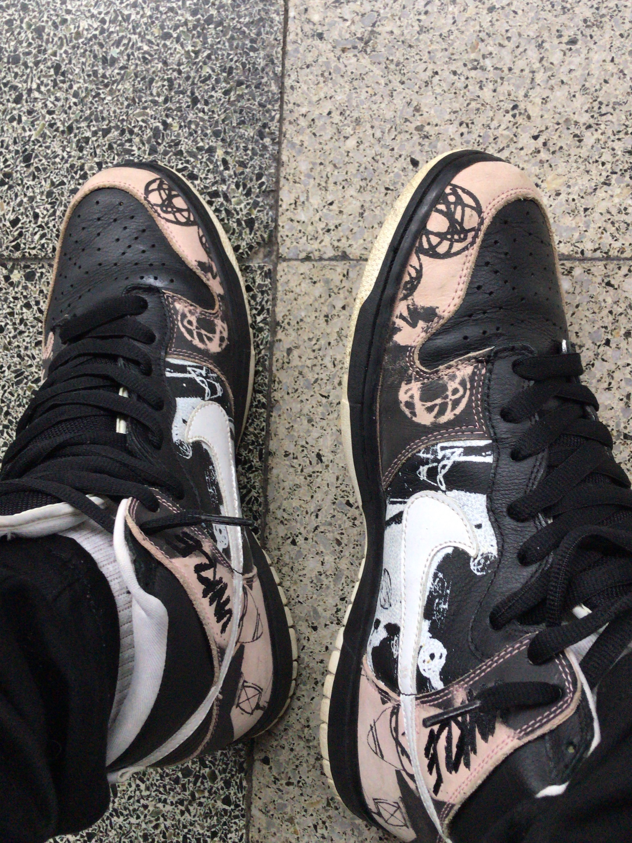 Jordan 4 x Travis Scott Retro Cactus Jack, Jordan 1 x Off-White Retro High Chicago The Ten 착용 스타일 - 3