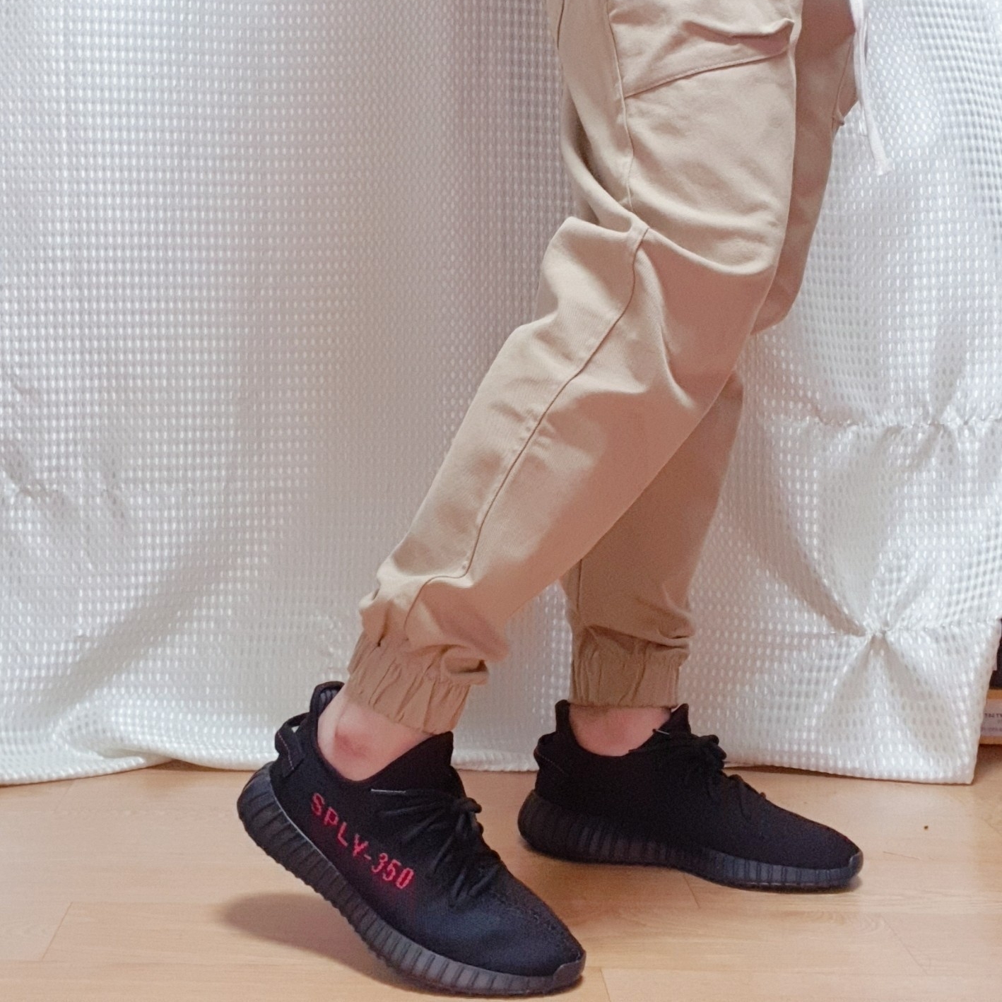 Adidas Yeezy Boost 350 V2 Black Red 2020, Adidas Yeezy Boost 350 V2 Israfil 착용 스타일 - 2