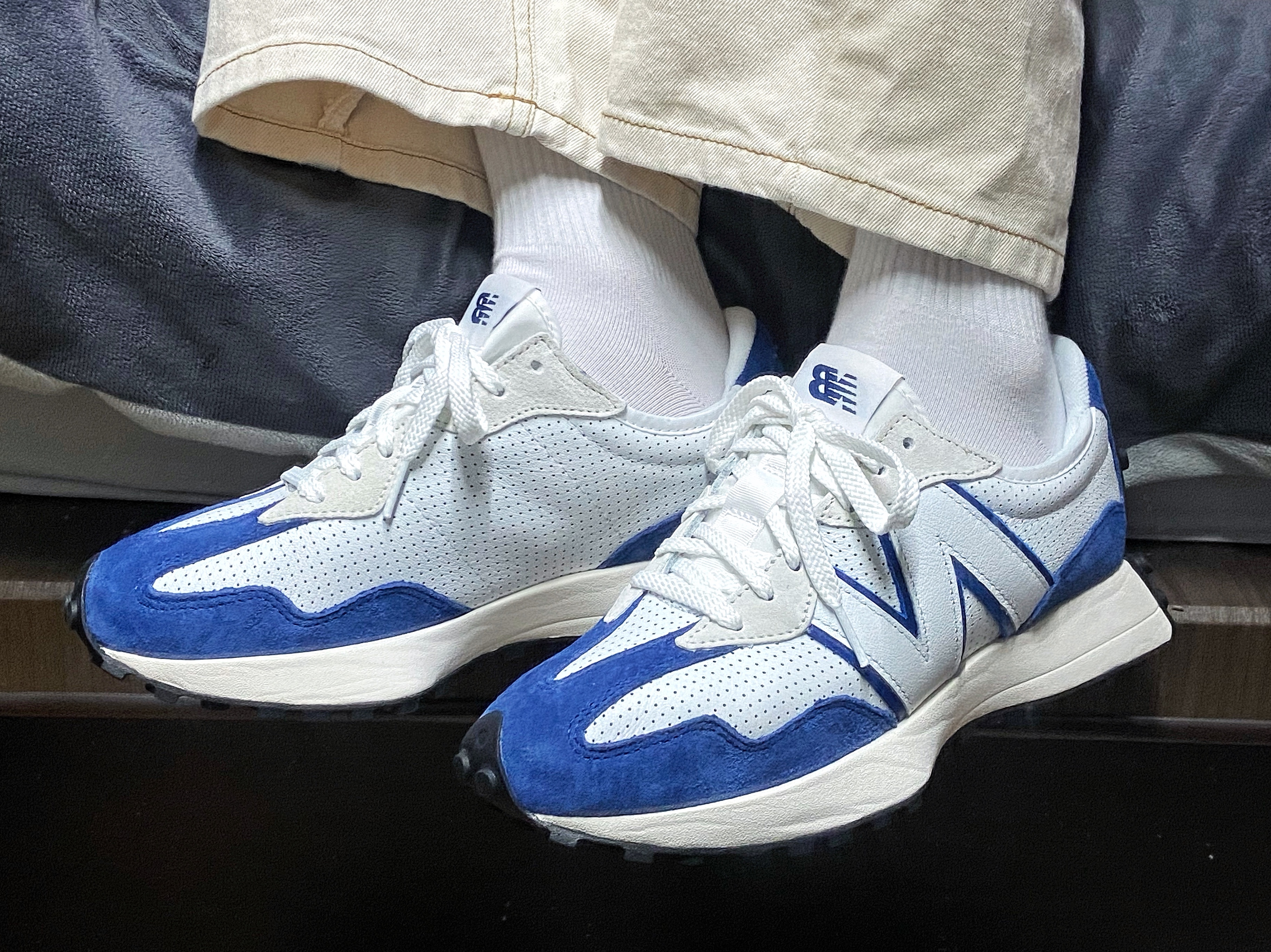 New Balance 327 Primary Pack Blue 착용 스타일