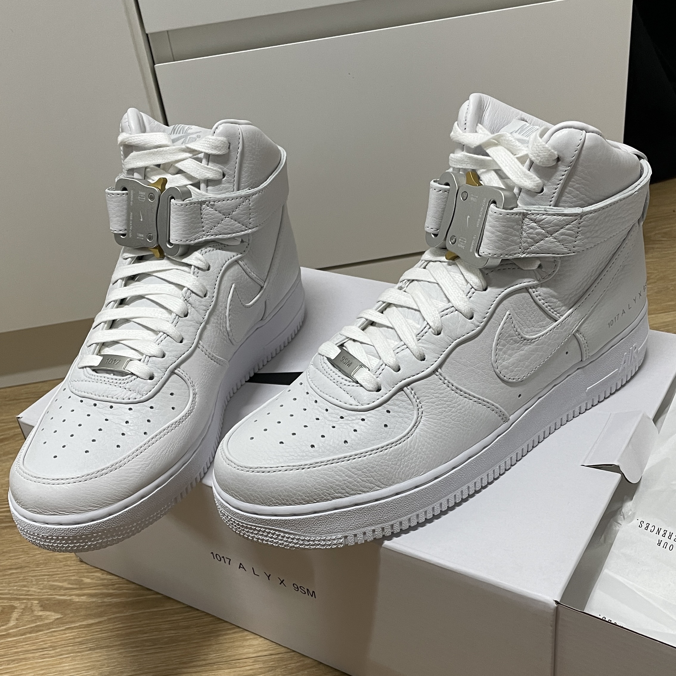 Nike x 1017 Alyx 9SM Air Force 1 High Triple White 2020 착용 스타일