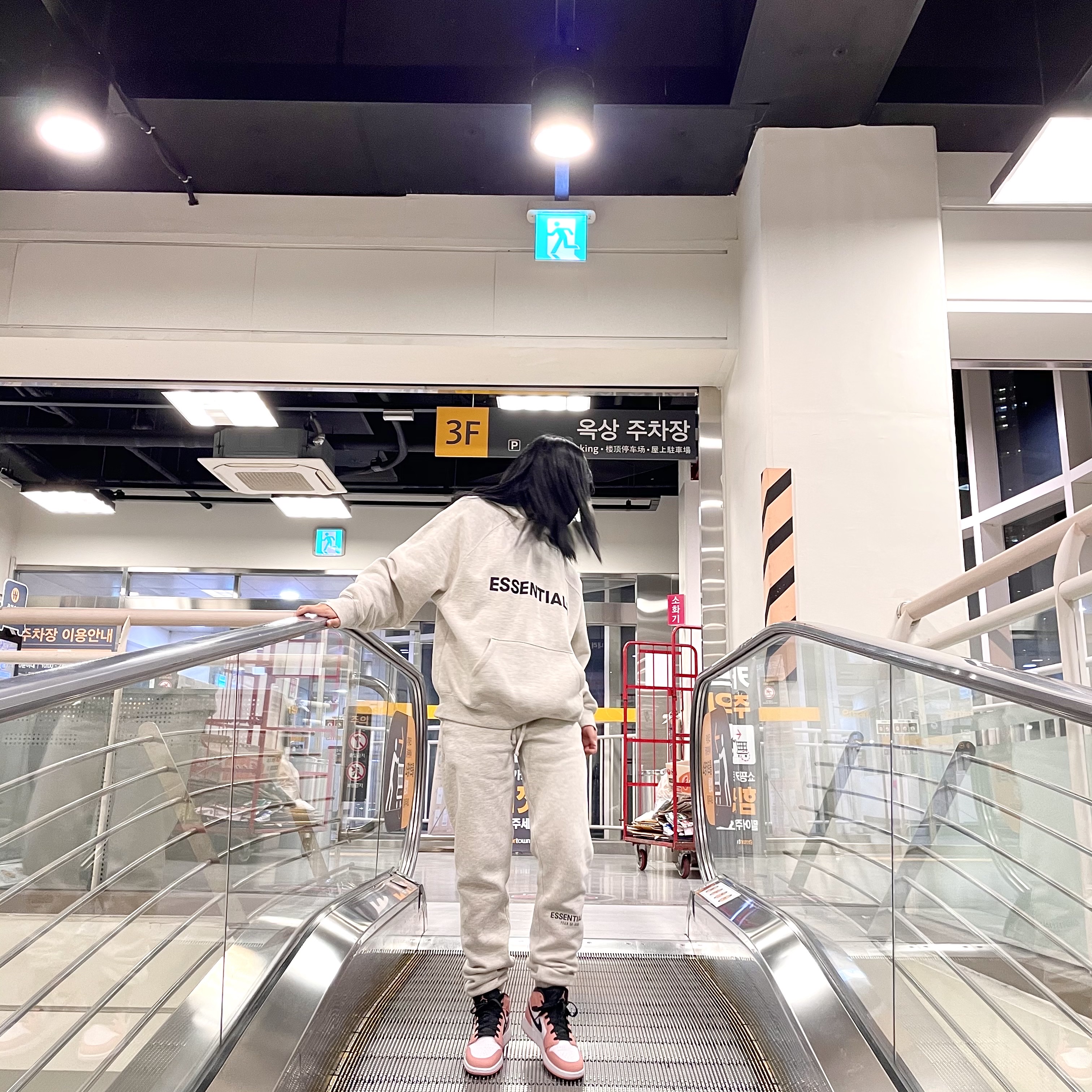 (GS) Jordan 1 Mid Pink Quartz, Essentials Sweatpants Heather Oatmeal - 20FW 착용 스타일
