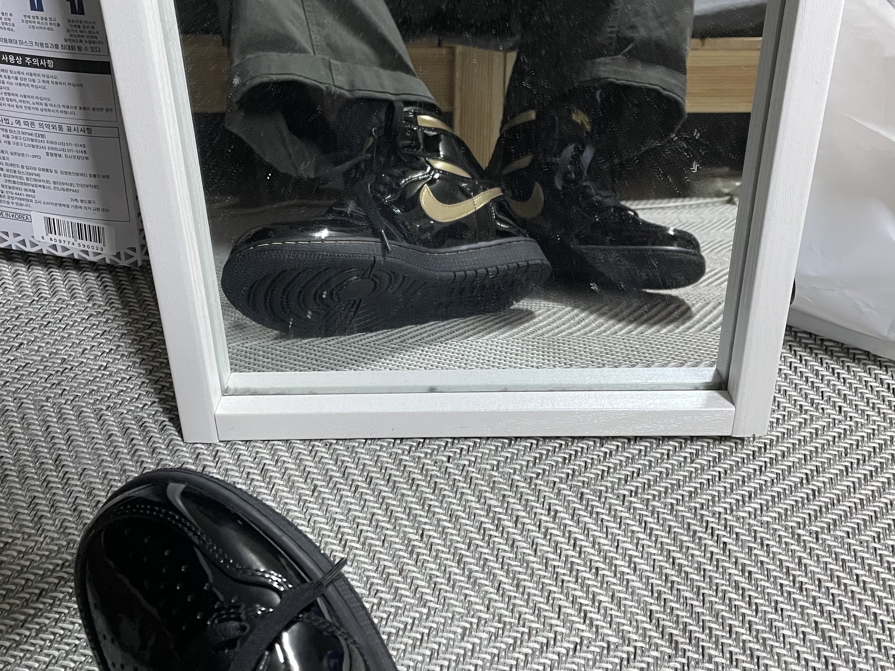 Jordan 1 Retro High OG Metallic Gold 착용 스타일 - 2