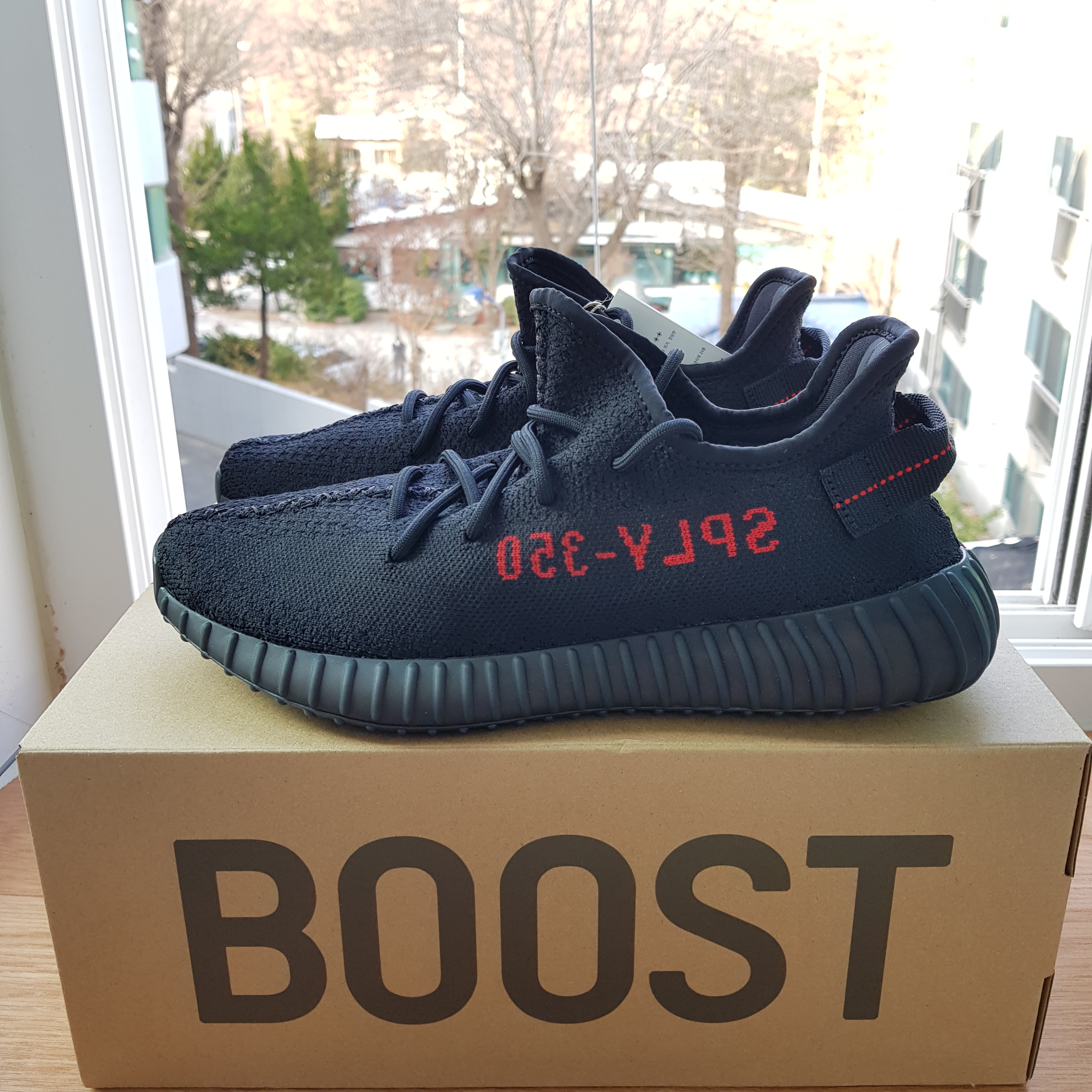 Adidas Yeezy Boost 350 V2 Black Red 2020 착용 스타일