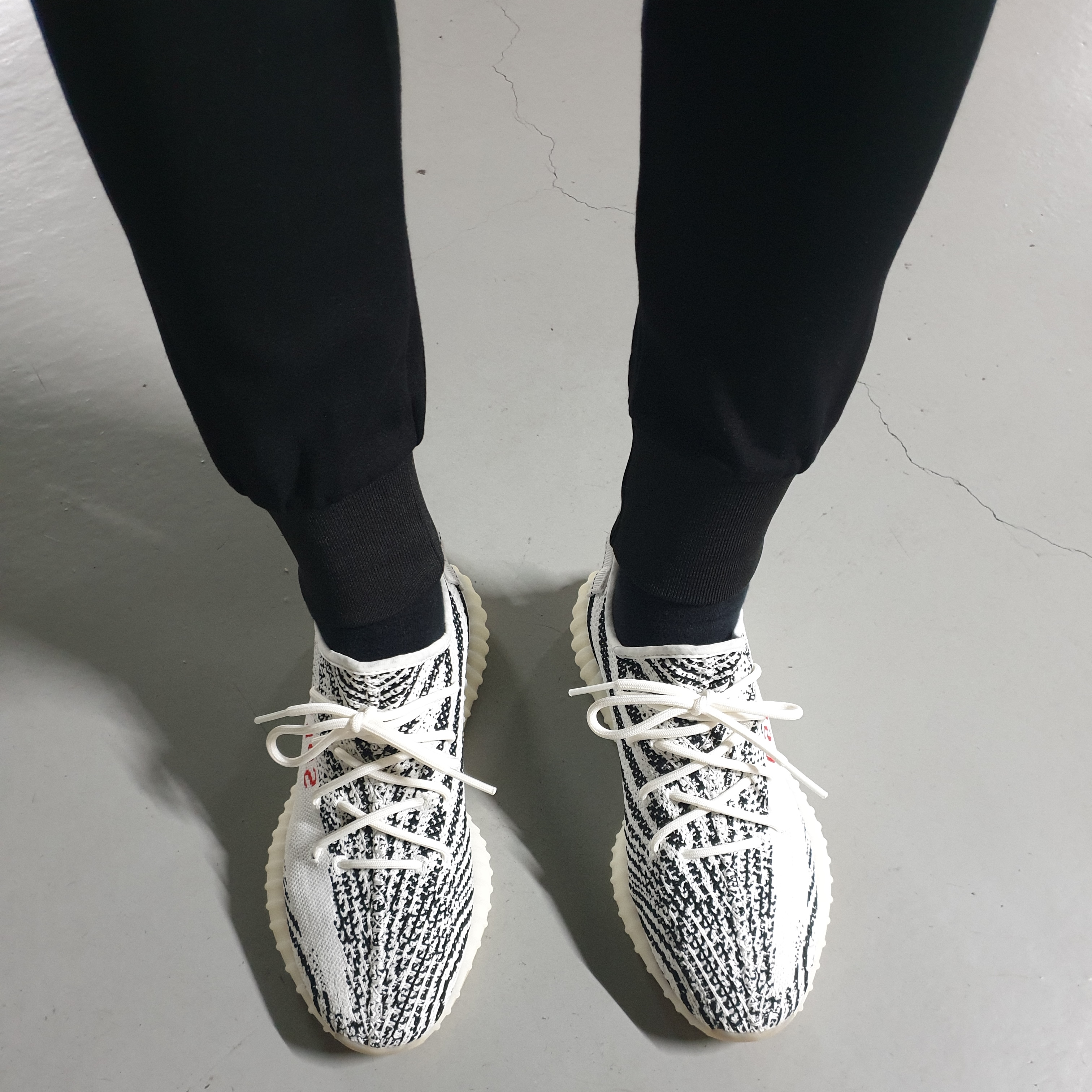 Adidas Yeezy Boost 350 V2 Zebra 2017/2019/2020 착용 스타일 - 1