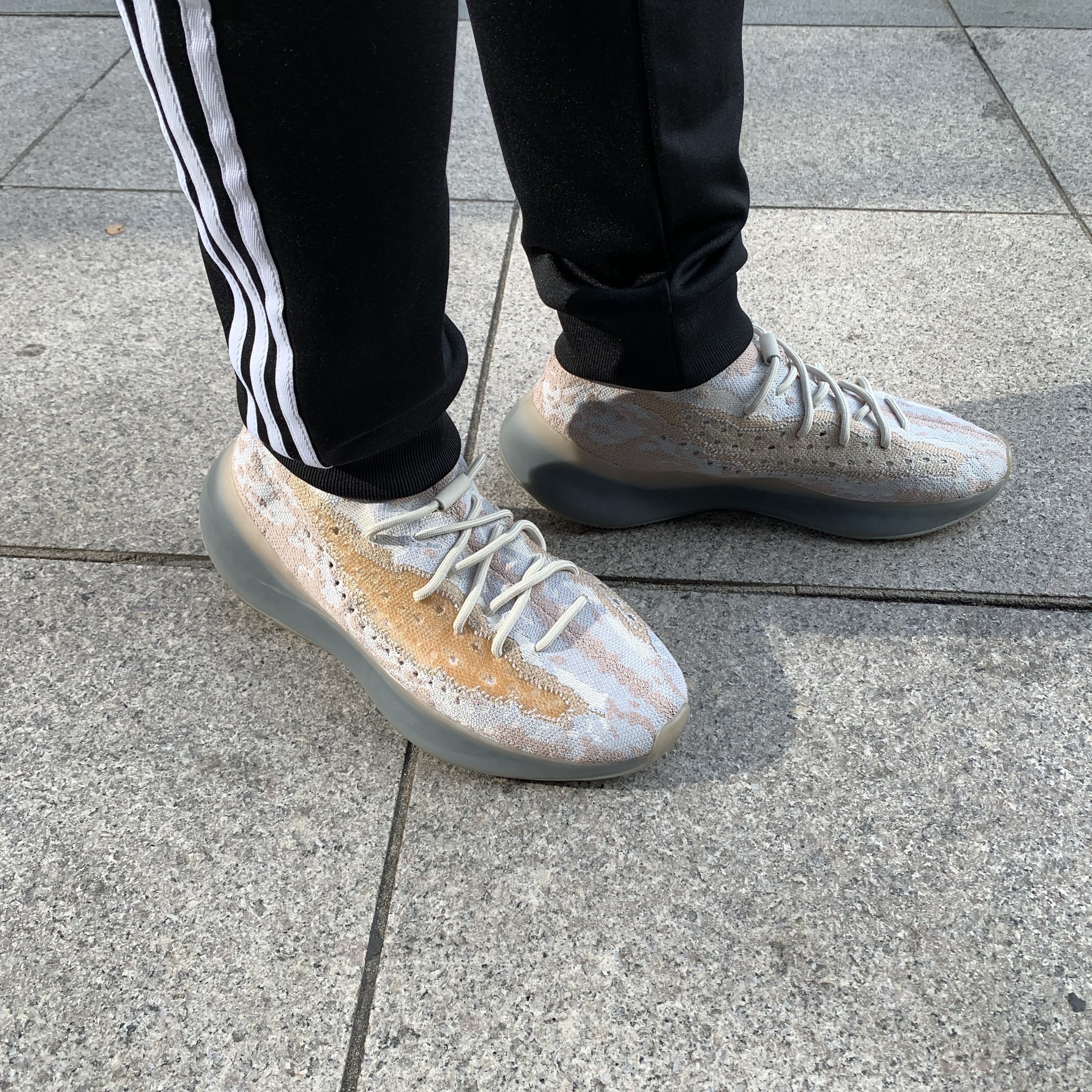 Adidas Yeezy Boost 380 Pepper - Non-Reflective, Adidas Yeezy Boost 350 V2 Fade 착용 스타일 - 1