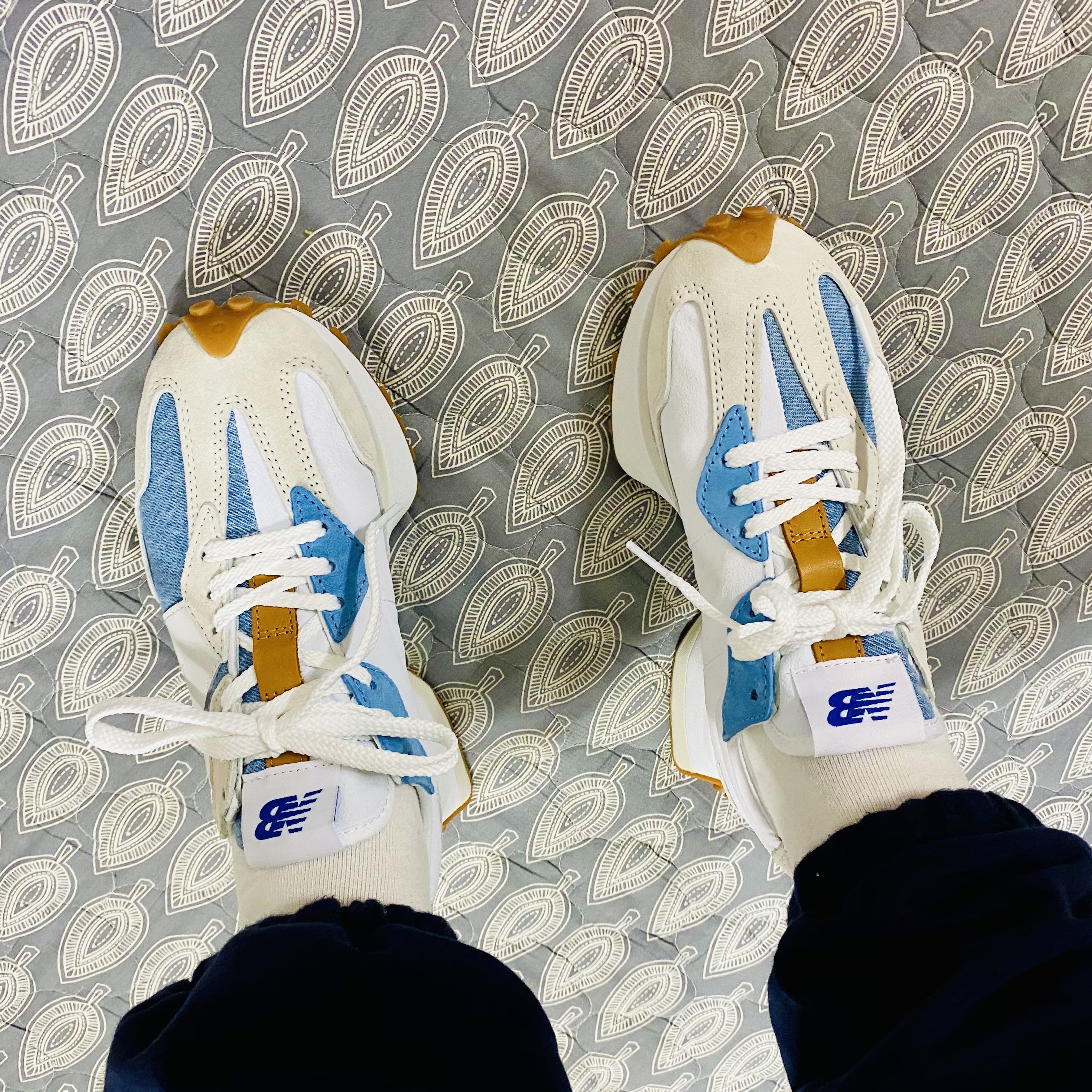 (W) New Balance x Levi's 327 Blue - Levi's Tag 착용 스타일